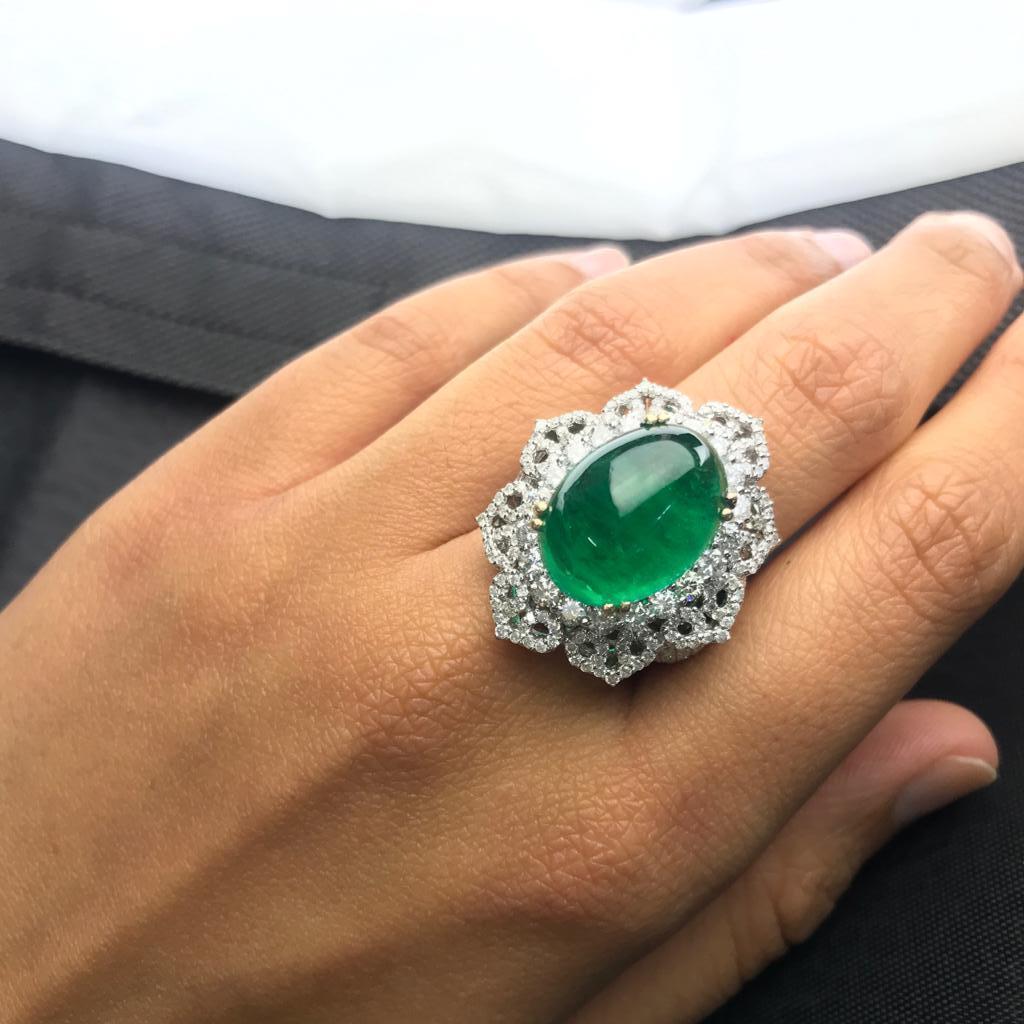 Certified 11.48 Carat Emerald Cabochon and Diamond Cocktail Ring In New Condition In Bangkok, Thailand