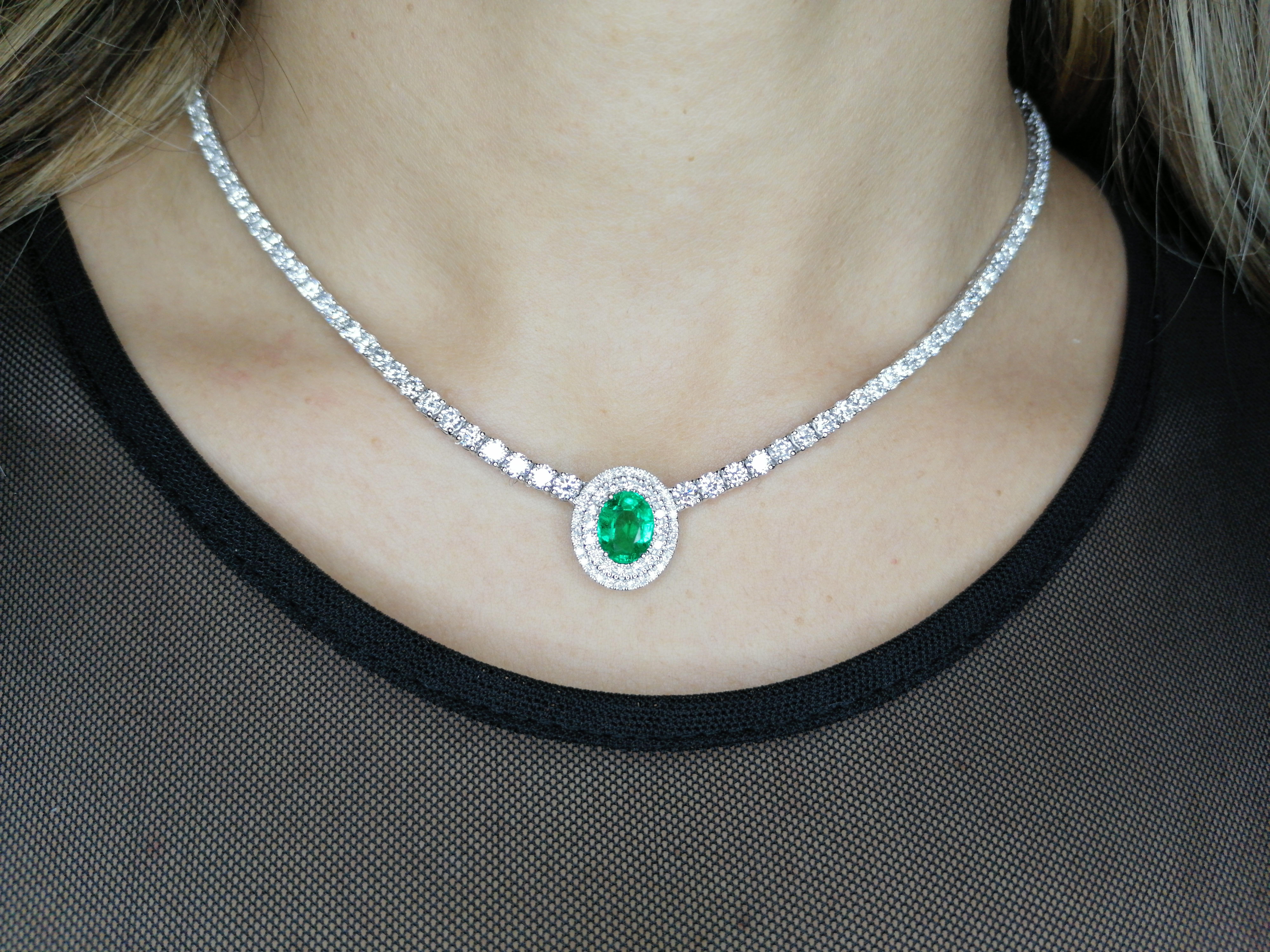 An amazing necklace all handmade in Italy by our expert goldsmiths. The main stone is a natural certified brazilian emerald with high luster and vs clarity! yes vs clarity so difficult to find in natural emeralds.

The necklace is exquisitely set