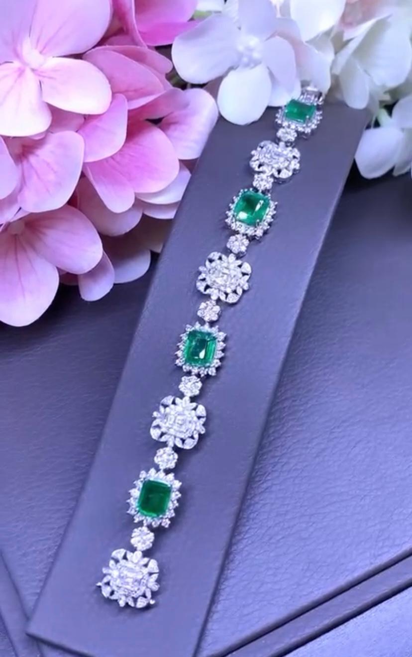 Emerald Cut AIG Certified 11.55 Ct Zambian Emeralds 5.53 Ct Diamonds 18K Gold Bracelet For Sale