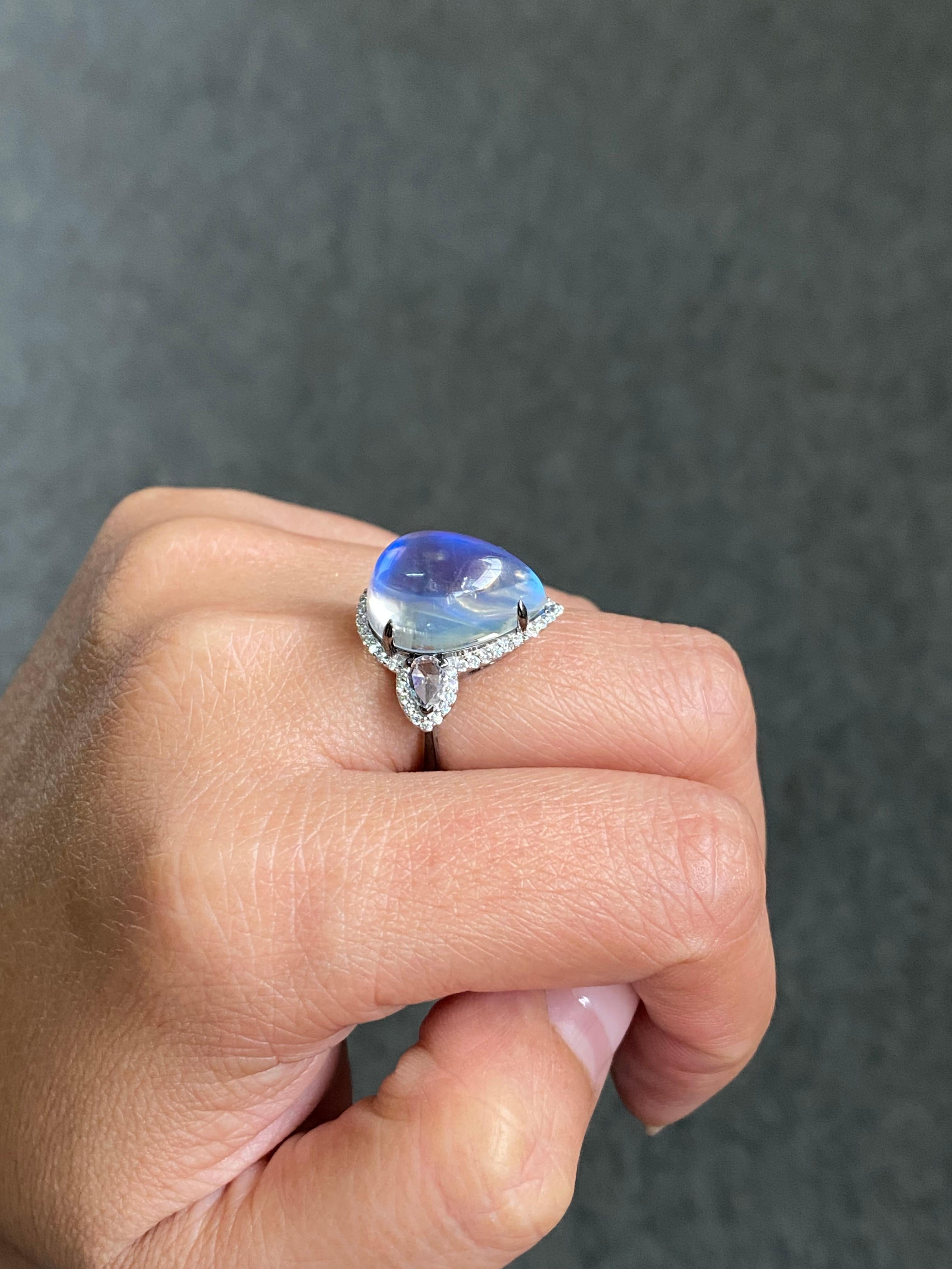 Certified 11.67 Carat Moonstone and Diamond Three Stone Cocktail Engagement Ring For Sale 5