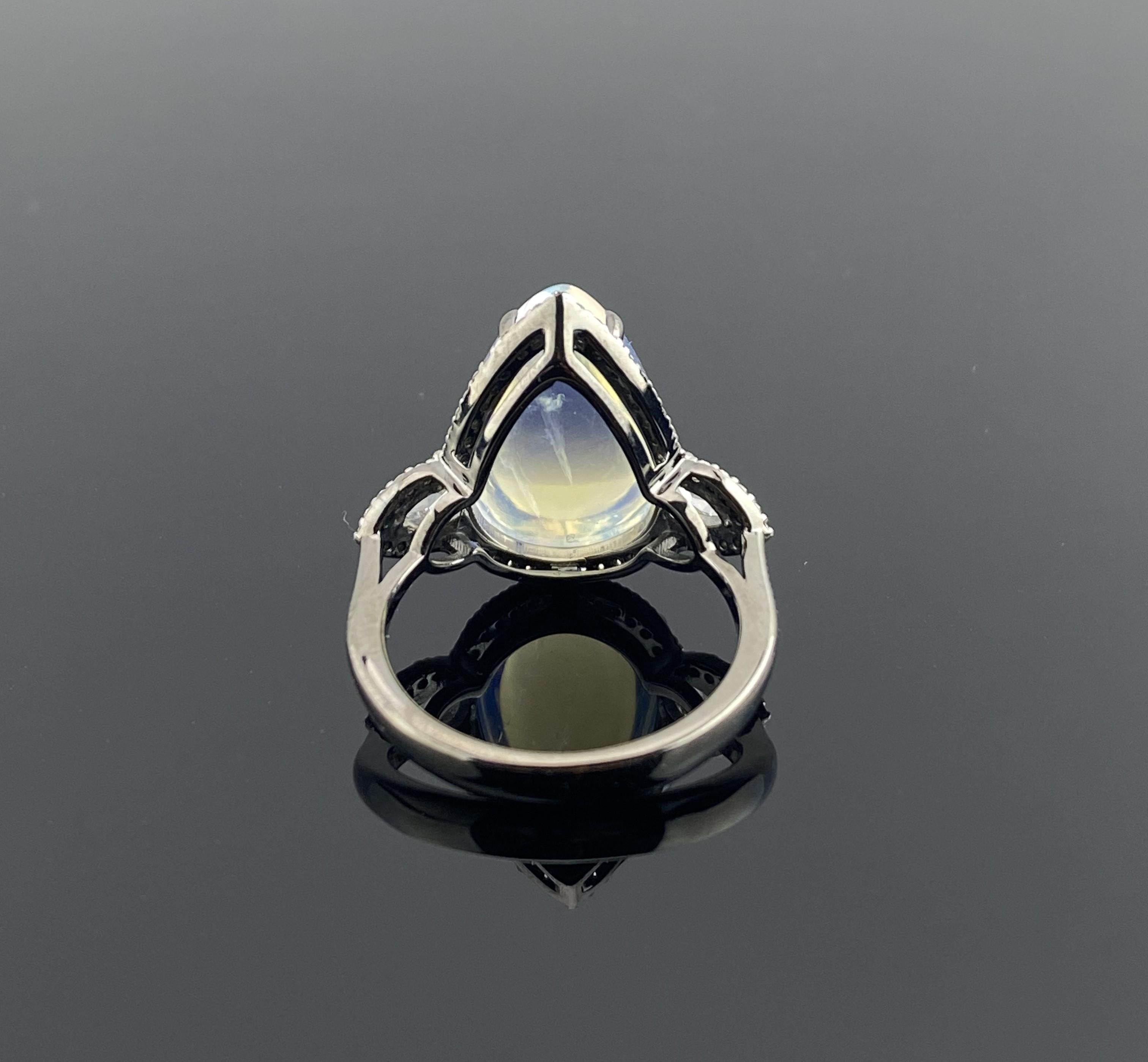 Certified 11.67 Carat Moonstone and Diamond Three Stone Cocktail Engagement Ring In New Condition For Sale In Bangkok, Thailand