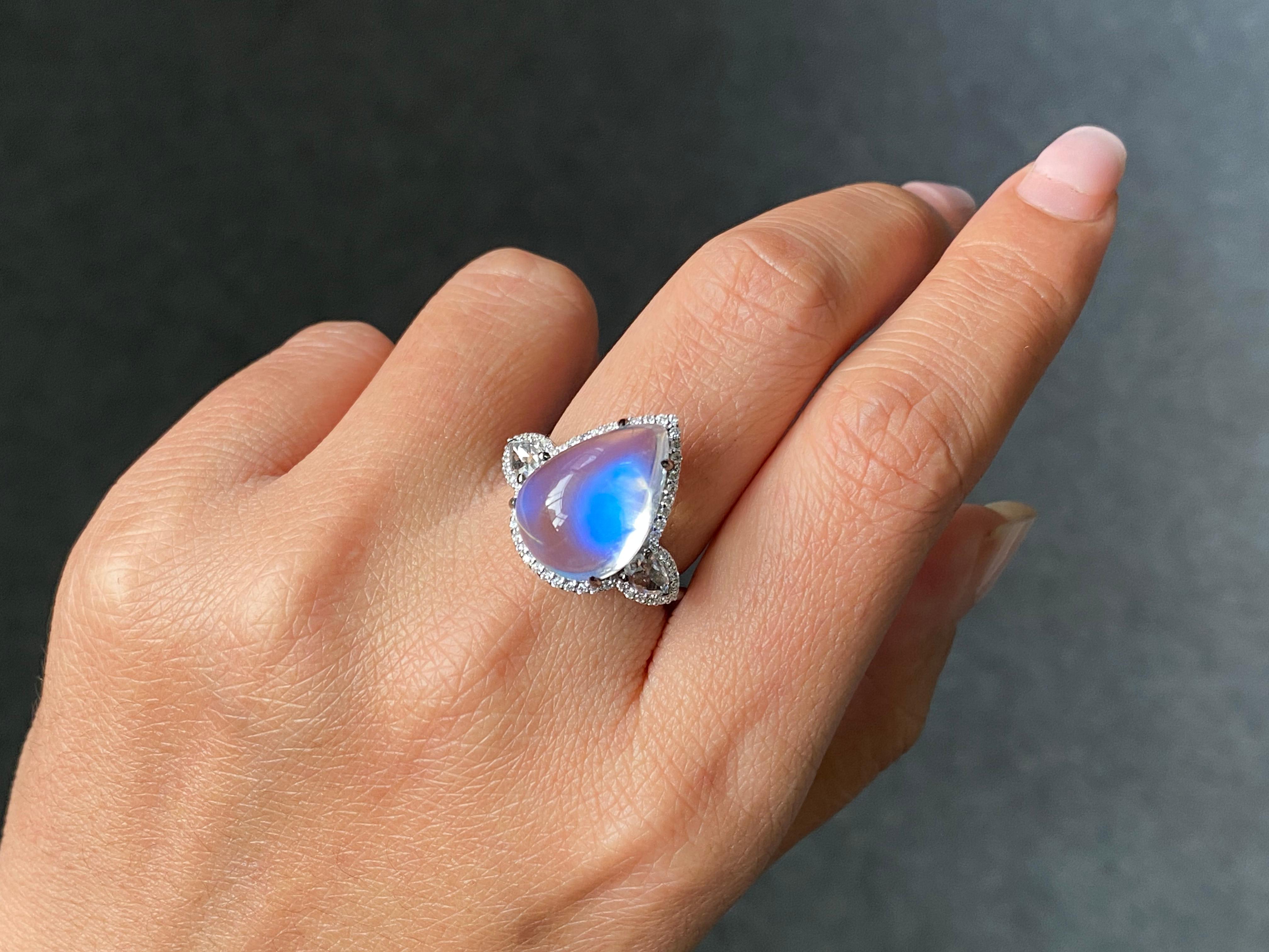 Certified 11.67 Carat Moonstone and Diamond Three Stone Cocktail Engagement Ring For Sale 2