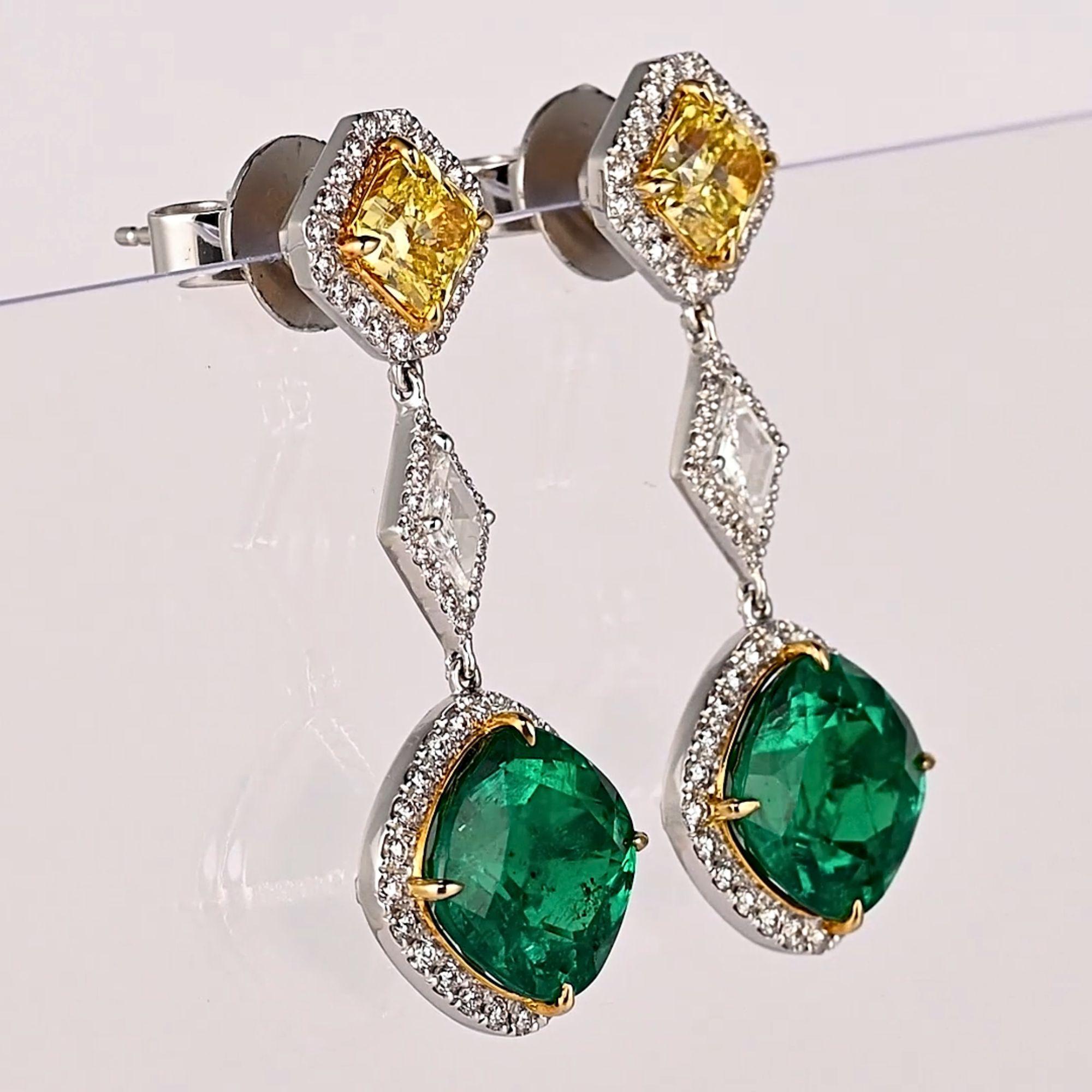 Boucles d'oreilles pendantes certifiées 11,69 carats d'émeraude colombienne et de diamant jaune en vente 2