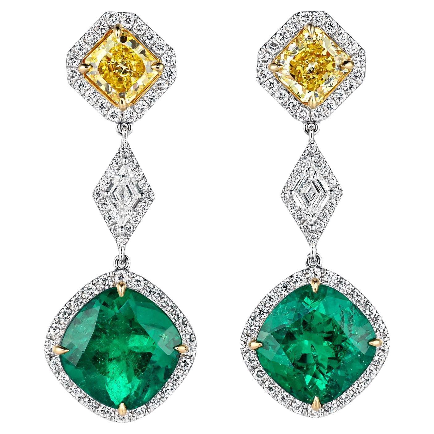 Boucles d'oreilles pendantes certifiées 11,69 carats d'émeraude colombienne et de diamant jaune en vente