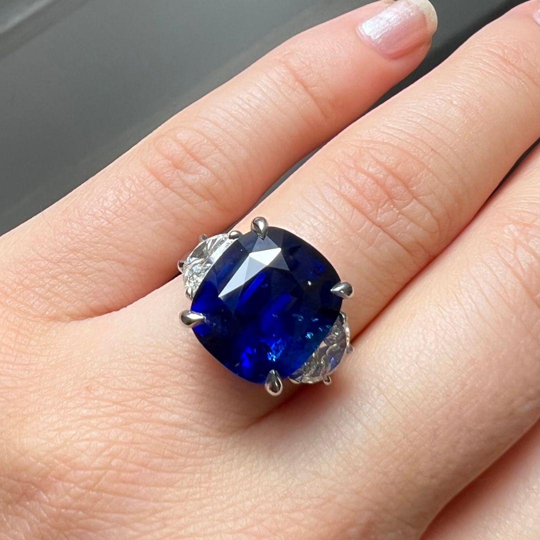 Contemporary Certified 11.79 Carat Sapphire Cushion Ring For Sale
