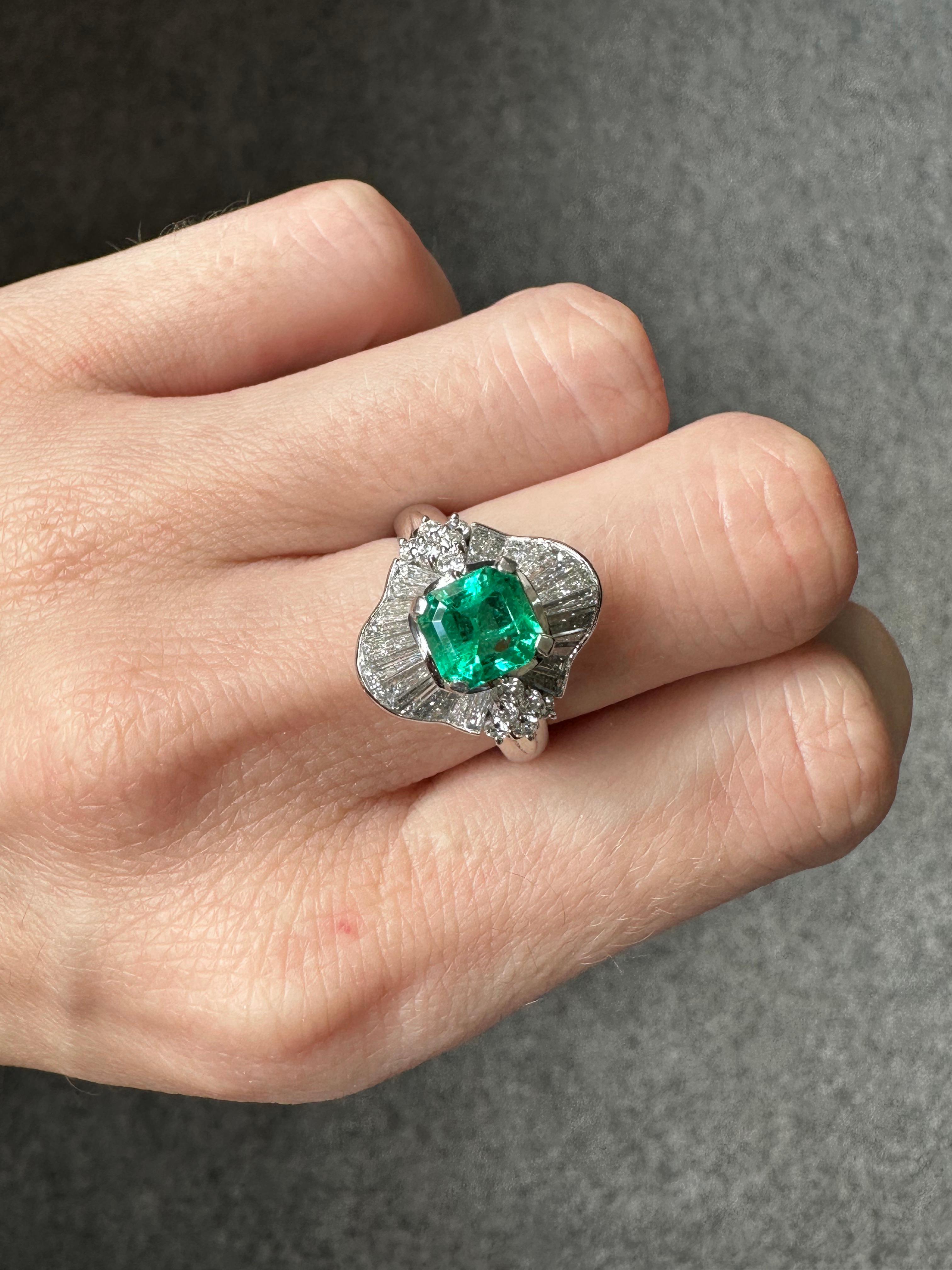 Art Deco Certified 1.18 Carat Colombian Emerald and Diamond Cocktail Engagement Ring For Sale