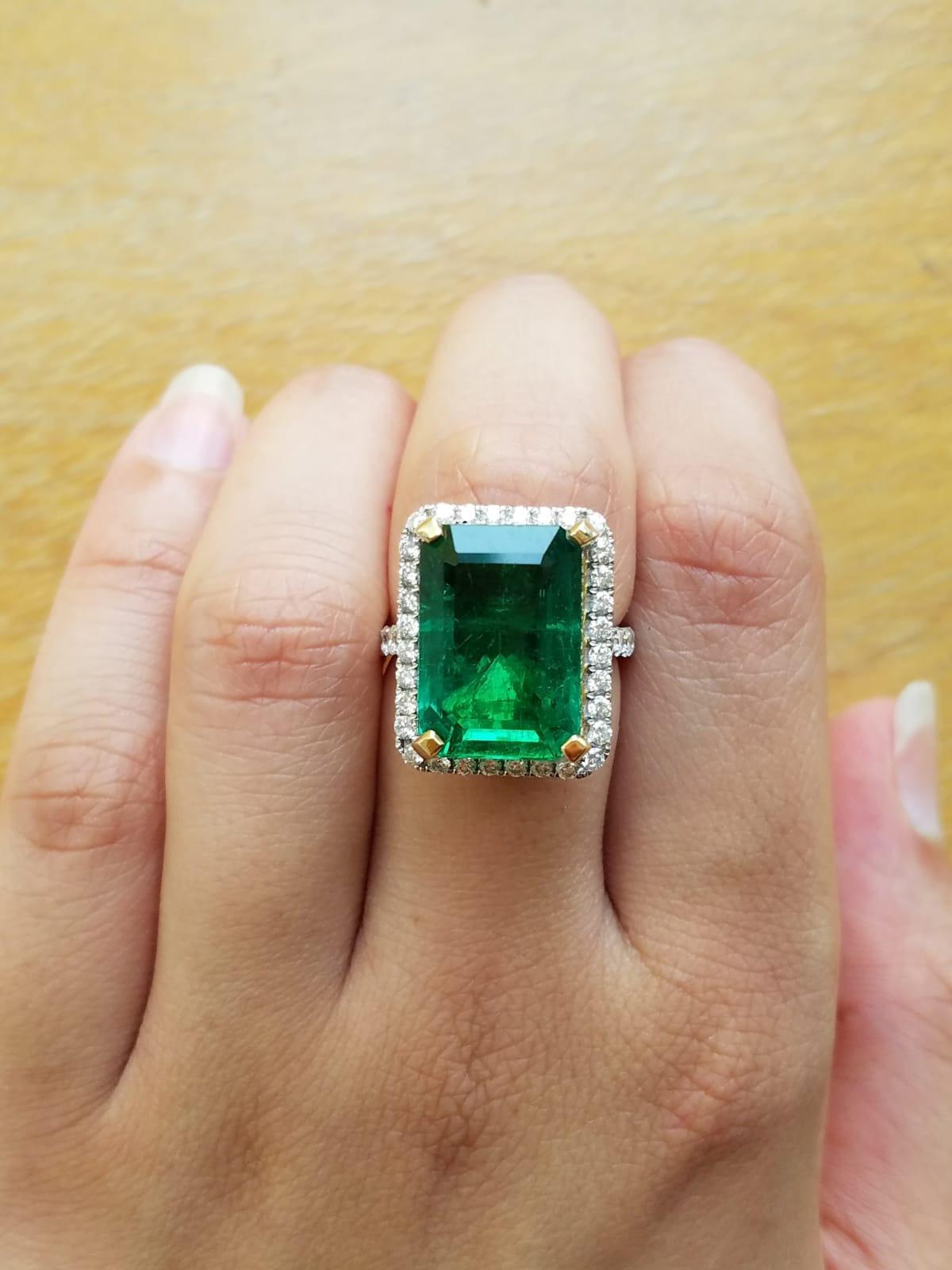 emerald cocktail ring