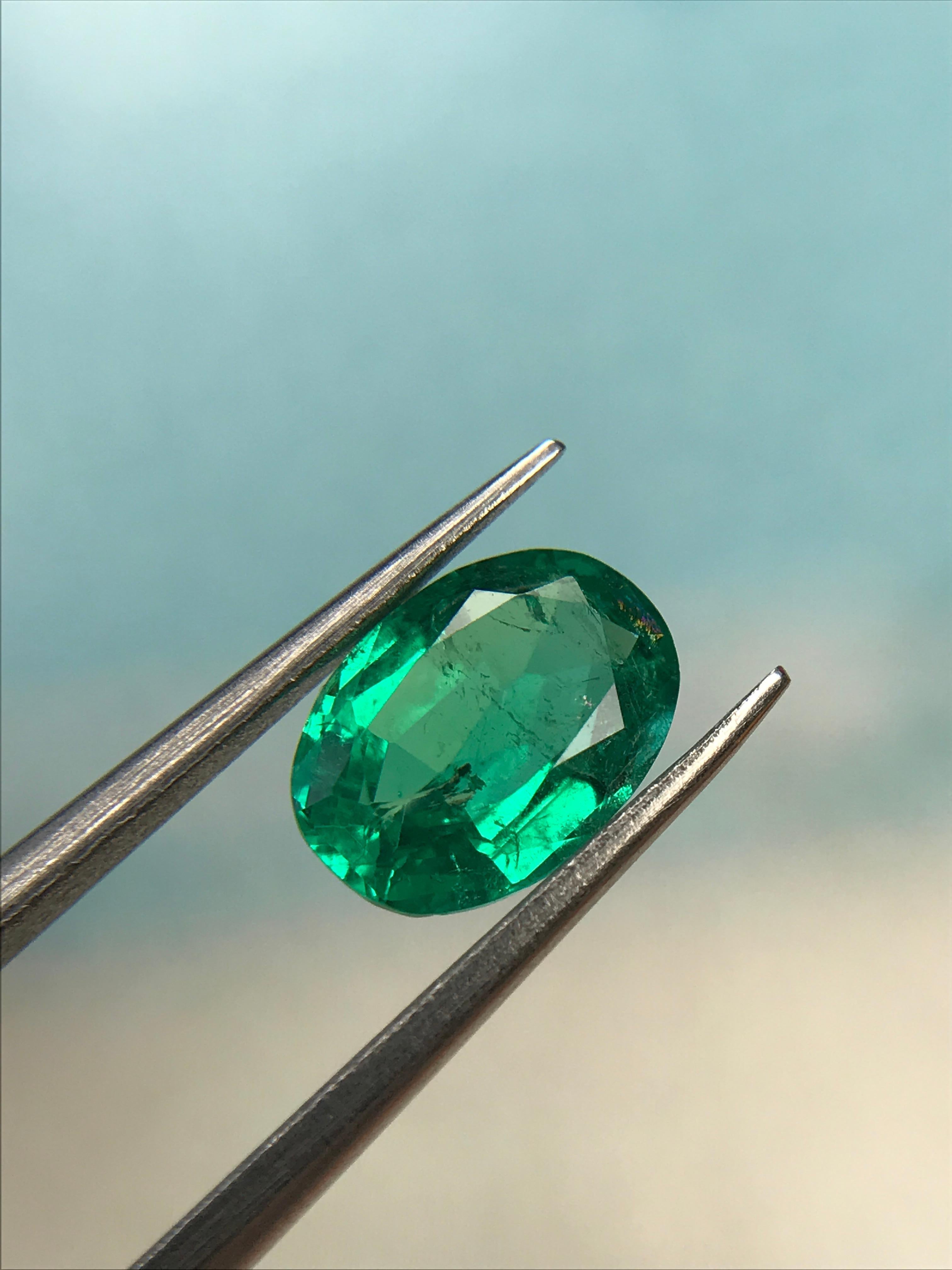 Dazzling 1.19 carat natural oval emerald with moderate oil treatment. This beautiful stone would be the perfect fit for a lovely ring or pendant to add a splash of colour to your life.

We specialise in colour gemstones and offer a bespoke jewellery