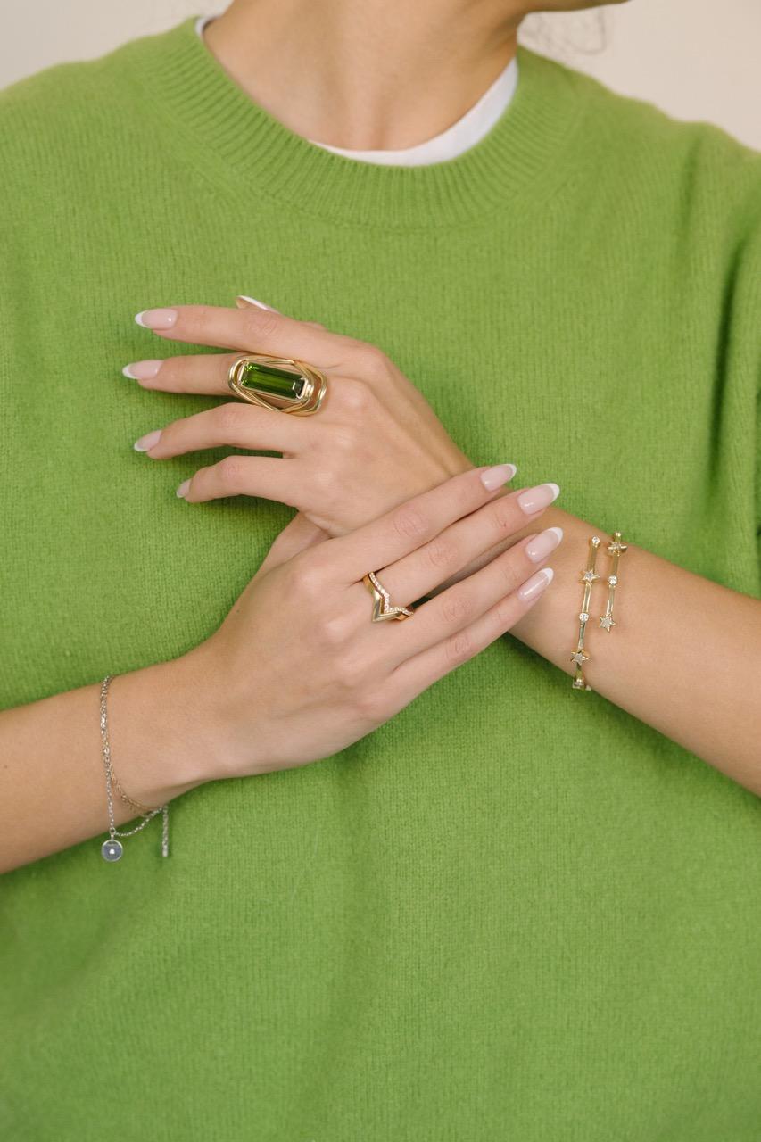 En vente :  Tourmaline verte profonde certifiée 11ct sertie d'or jaune 18k 12