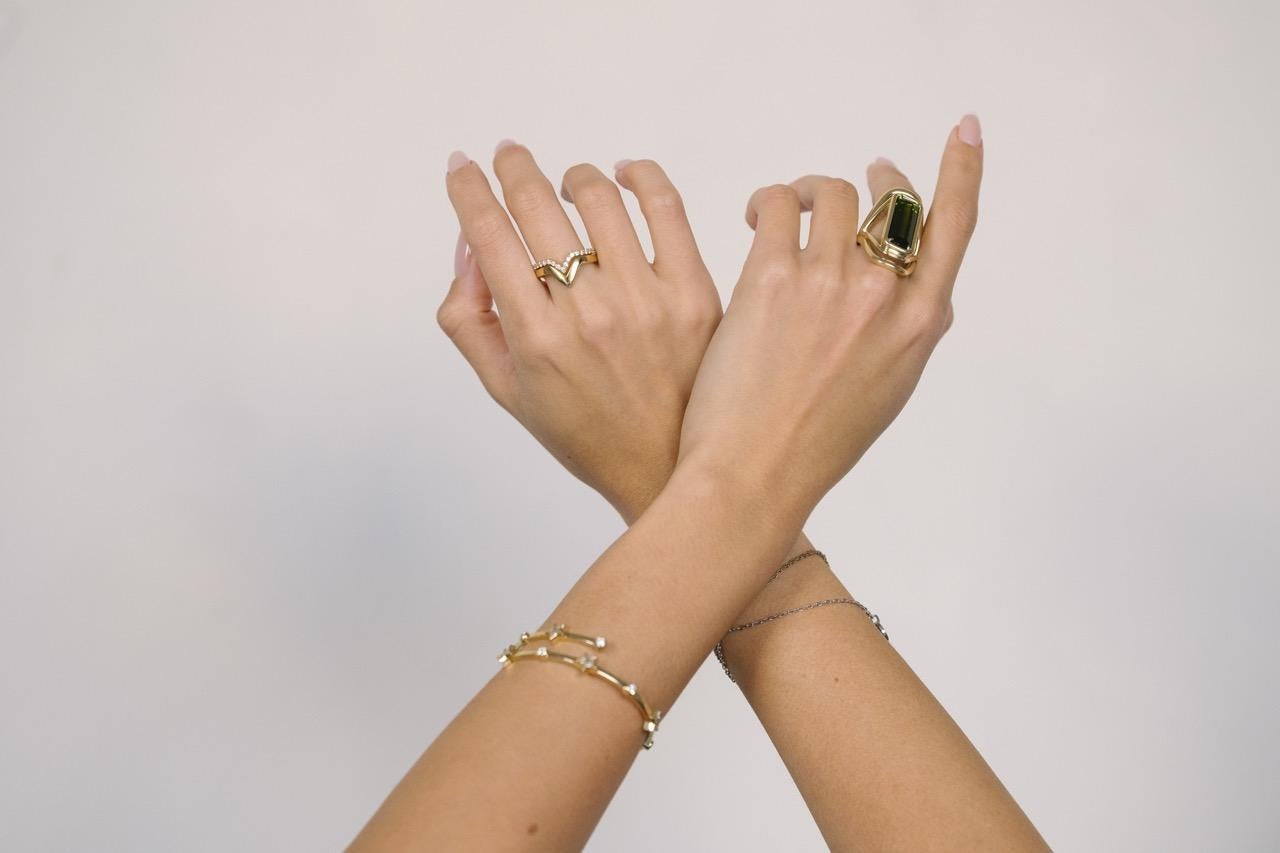 En vente :  Tourmaline verte profonde certifiée 11ct sertie d'or jaune 18k 4