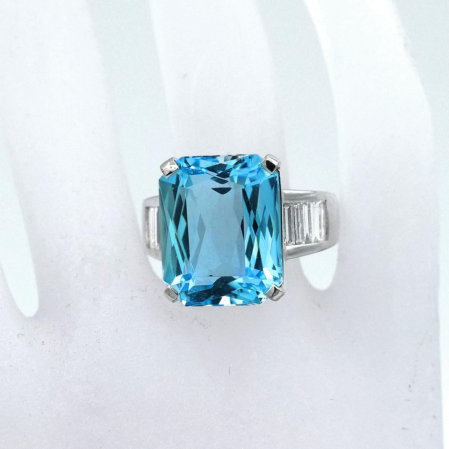 Certified 12 Carat Aquamarine Diamond 18K White Gold Cocktail Ring

Magnificent aquamarine diamond ring made of white gold, the rectangular ring head set with a 12-carat aquamarine of clear sky-blue colour, each flanked by five baguette-cut diamonds