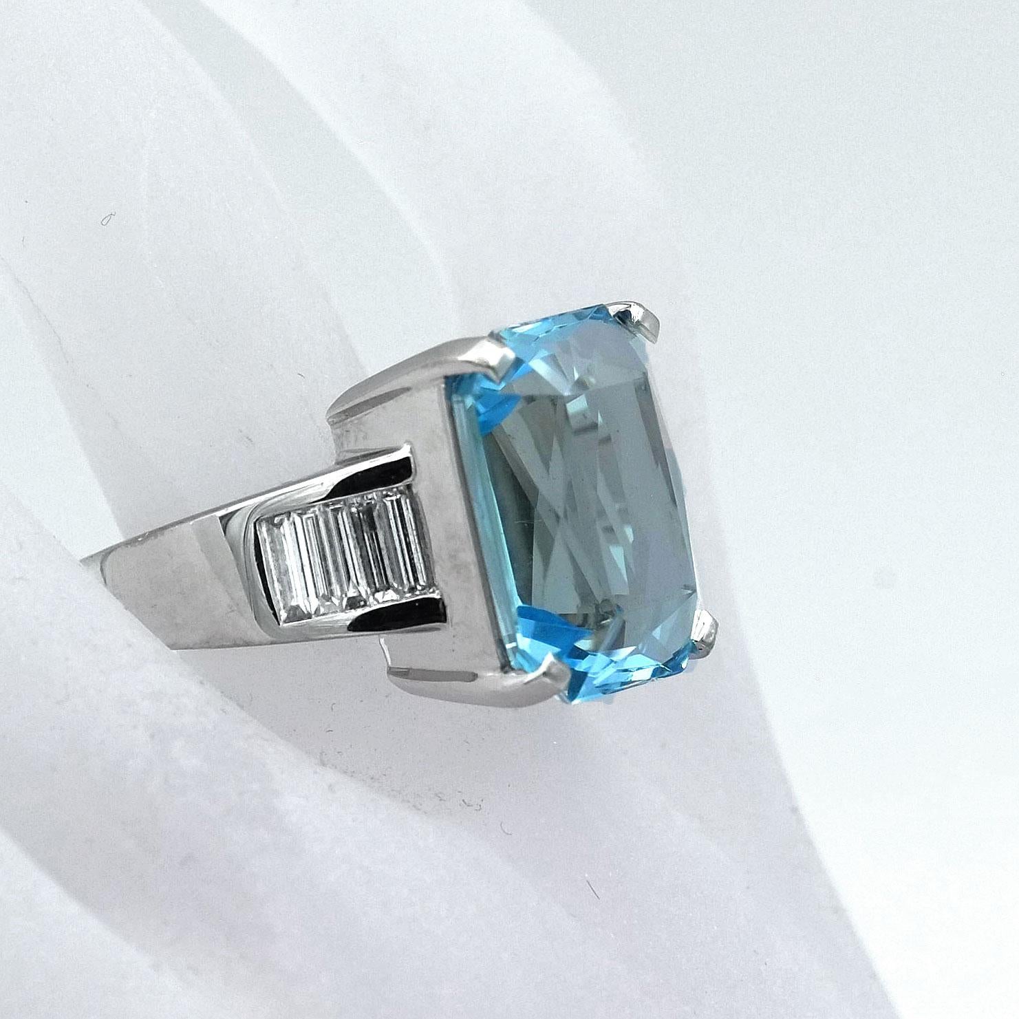 Modern Certified 12 Carat Aquamarine Diamond 18k White Gold Cocktail Ring