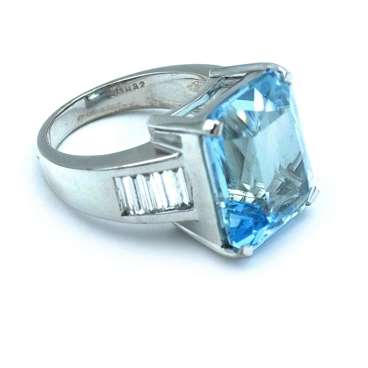 Women's Certified 12 Carat Aquamarine Diamond 18k White Gold Cocktail Ring