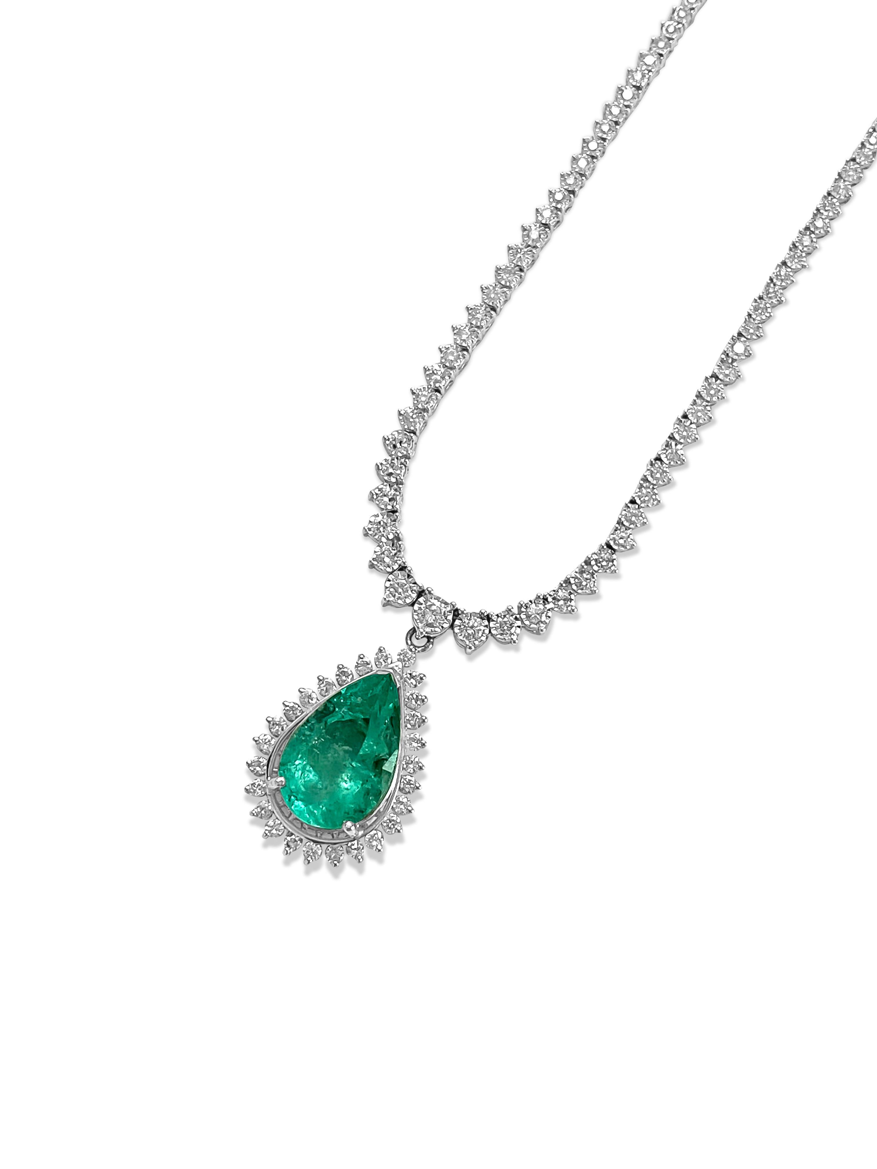 Contemporary Certified 12.00 Carat Colombian Emerald Diamond Necklace 14 Karat White Gold For Sale
