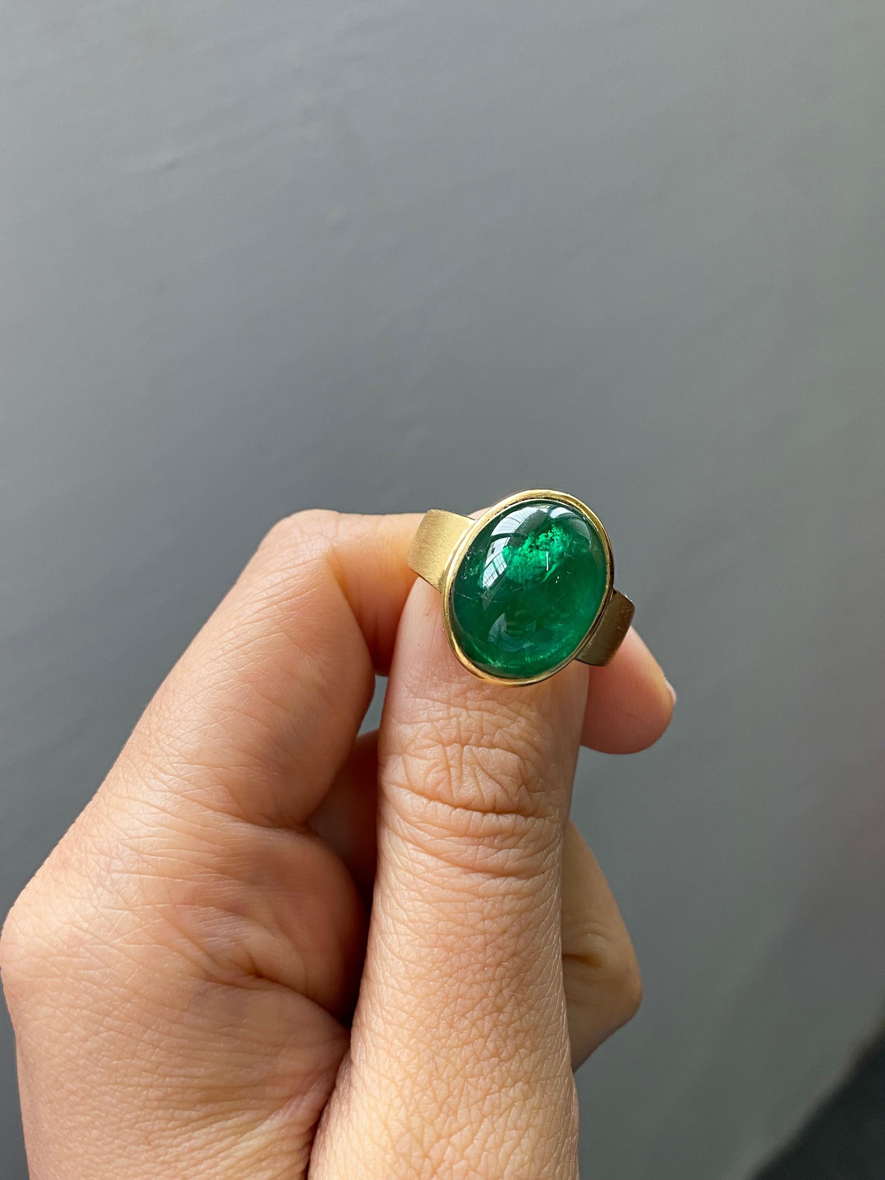 Certified 12.05 Carat Emerald Cabochon Dome Ring For Sale 1