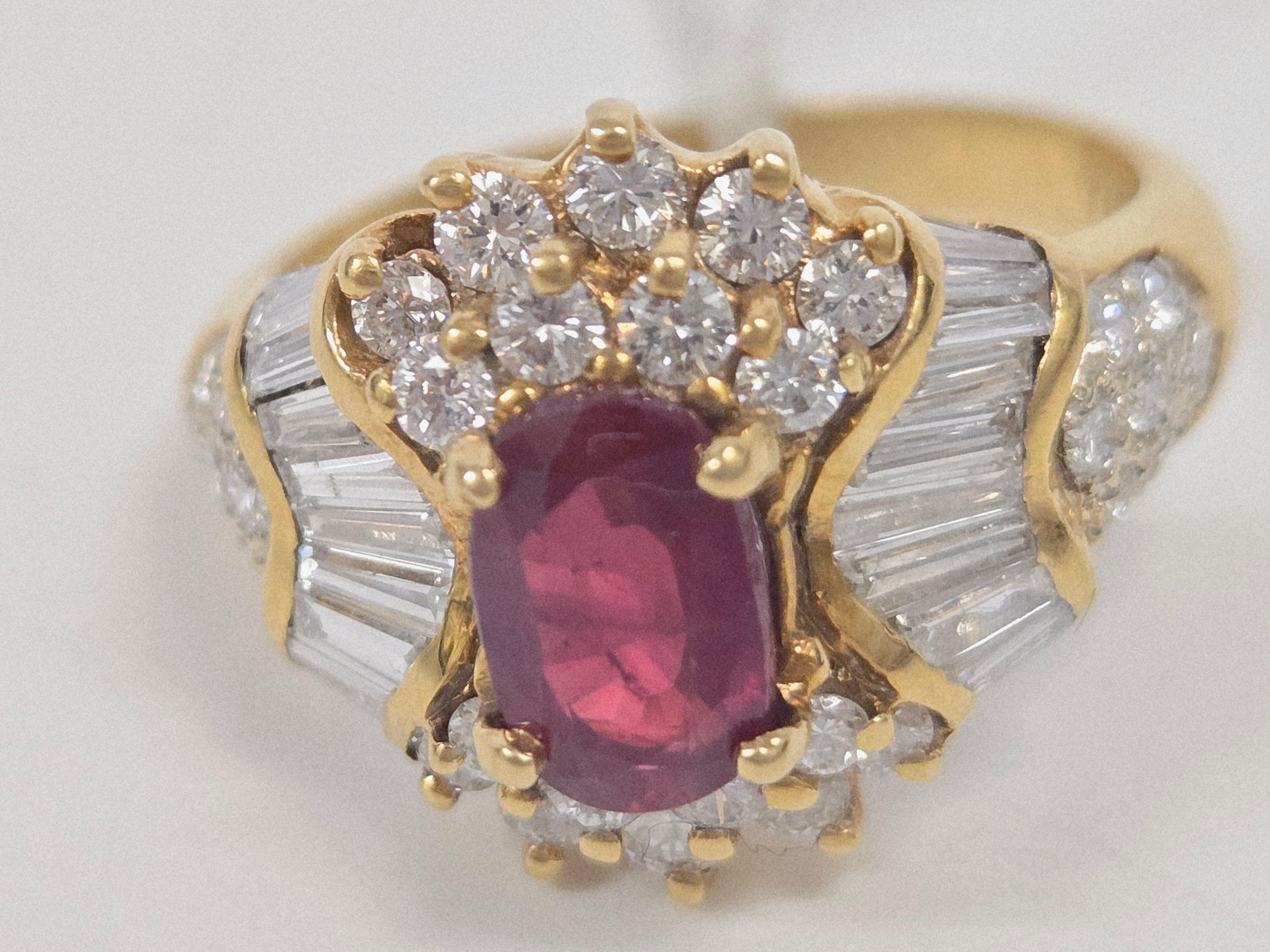 Anello certificato con rubino ovale e diamanti a grappolo da 1,21 carati in oro 18 carati in vendita 5