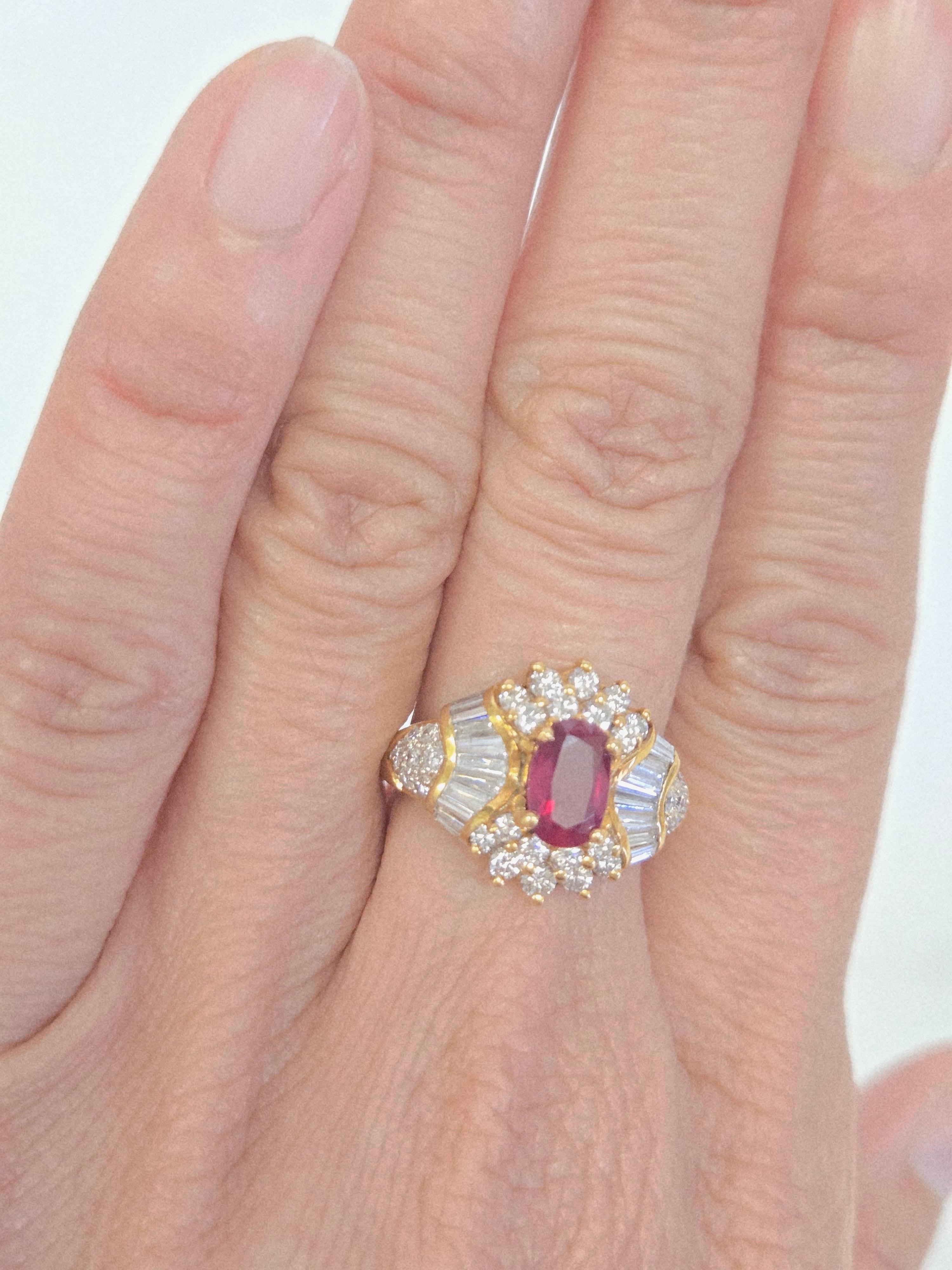 Anello certificato con rubino ovale e diamanti a grappolo da 1,21 carati in oro 18 carati in vendita 7