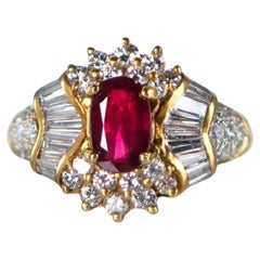 Anello certificato con rubino ovale e diamanti a grappolo da 1,21 carati in oro 18 carati