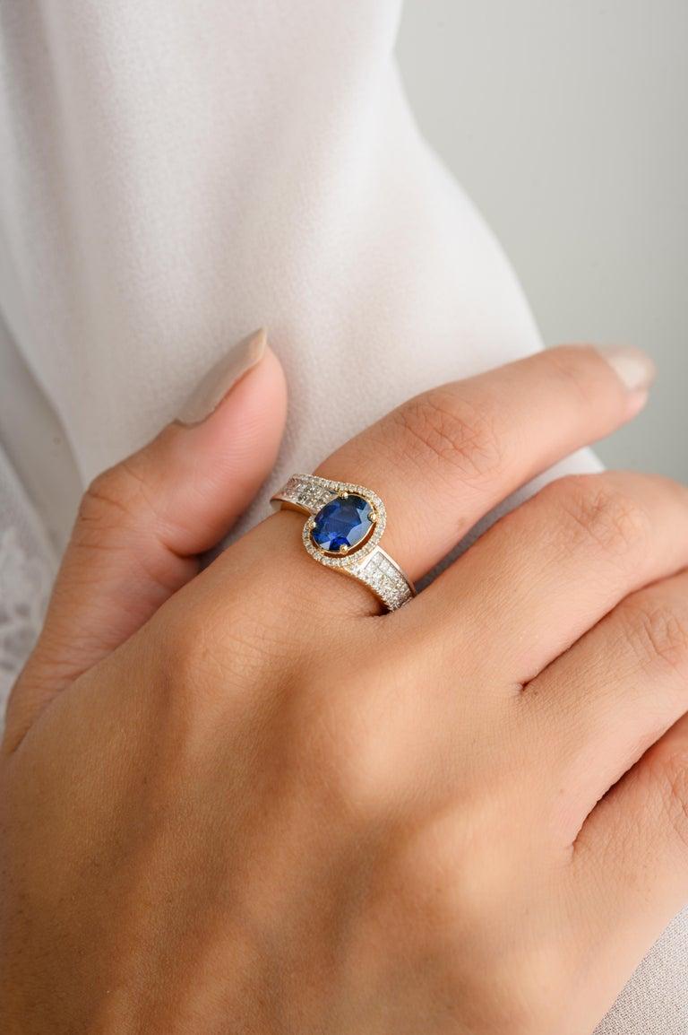 En vente :  Bague de cocktail en or 18 carats avec saphir bleu royal certifié 1,21 carat et diamants 6