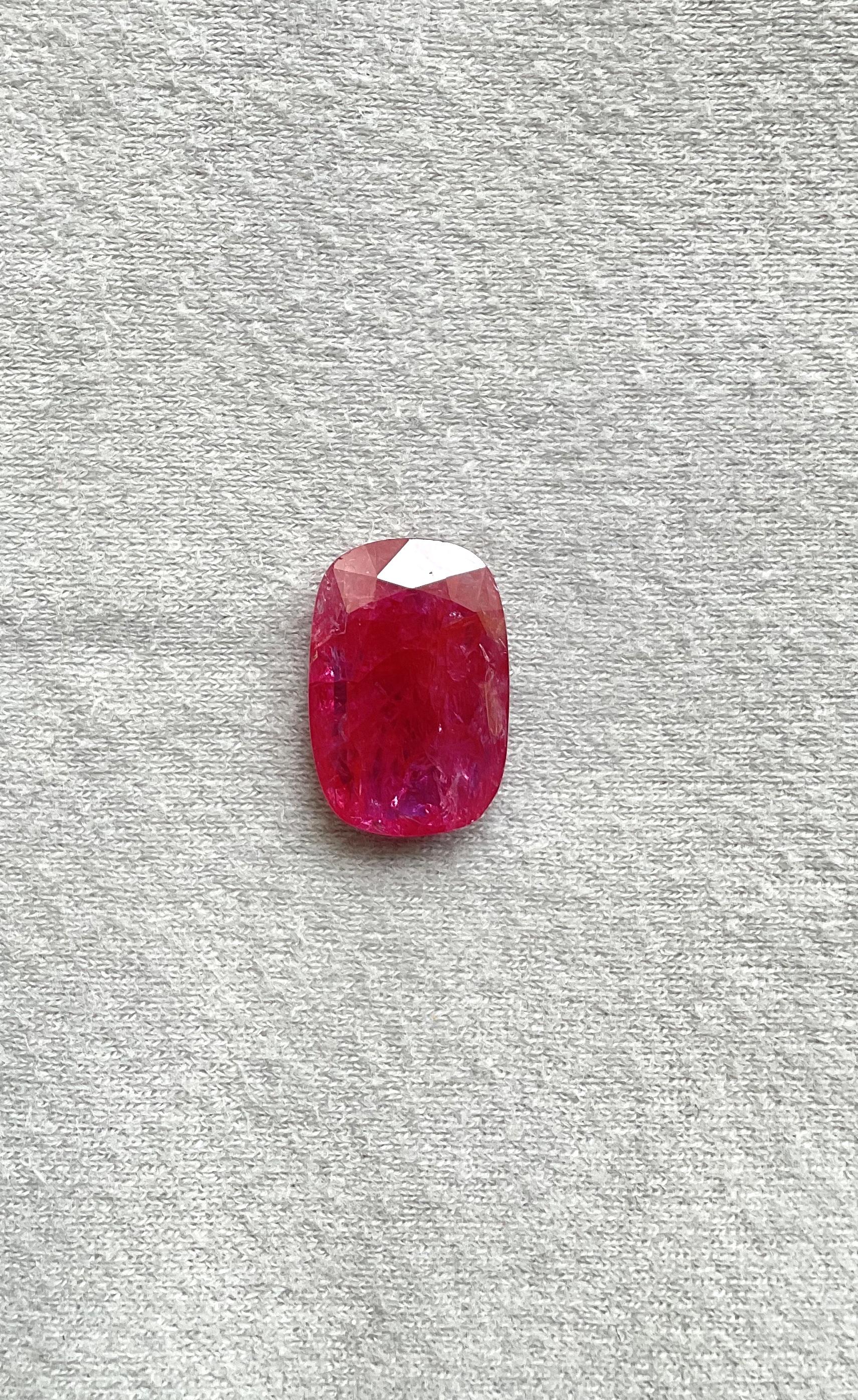 Rubí de Mozambique certificado de 12.10 quilates Piedra tallada facetada en cojín Sin calor Natural Corte cojín
