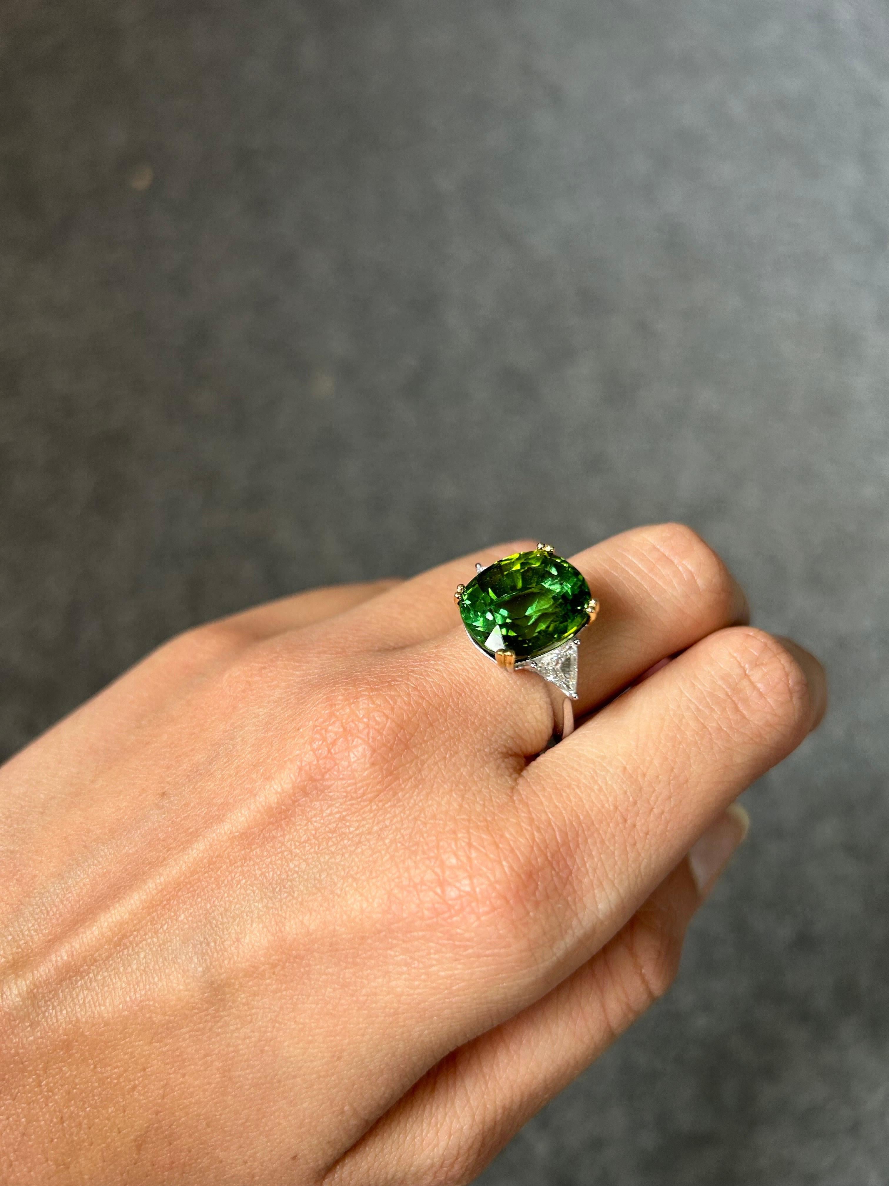 Certified 12.34 Carat Green Tourmaline and Diamond Three Stone Engagement Ring In New Condition For Sale In Bangkok, Thailand