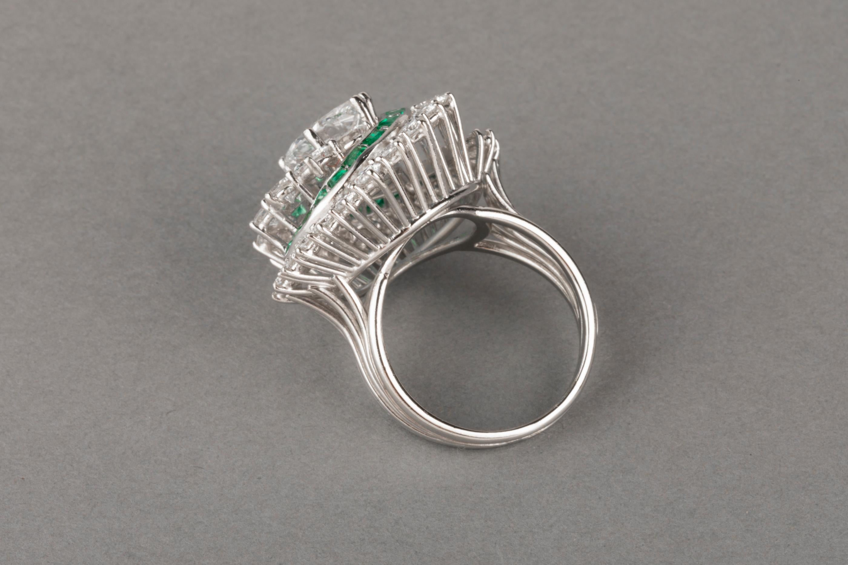 Certified 1.24 Carat Dvs2 Diamond and Emeralds French Cocktail Ring For Sale 5