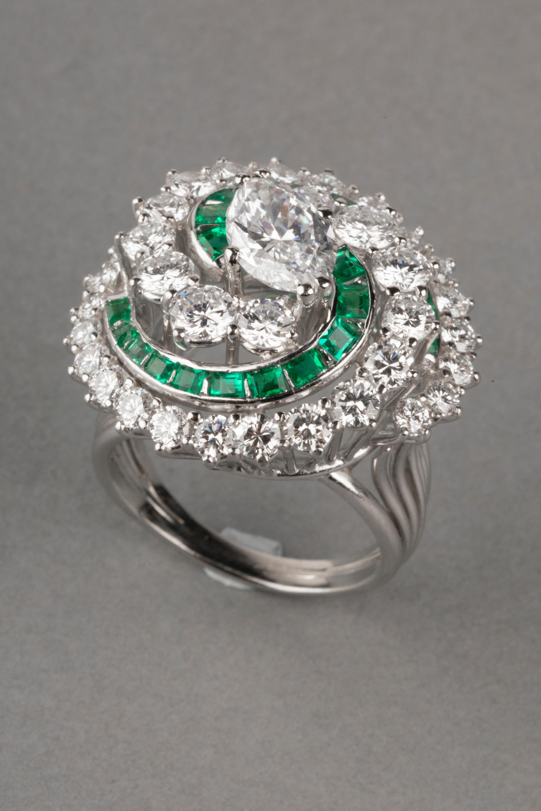 Women's Certified 1.24 Carat Dvs2 Diamond and Emeralds French Cocktail Ring For Sale