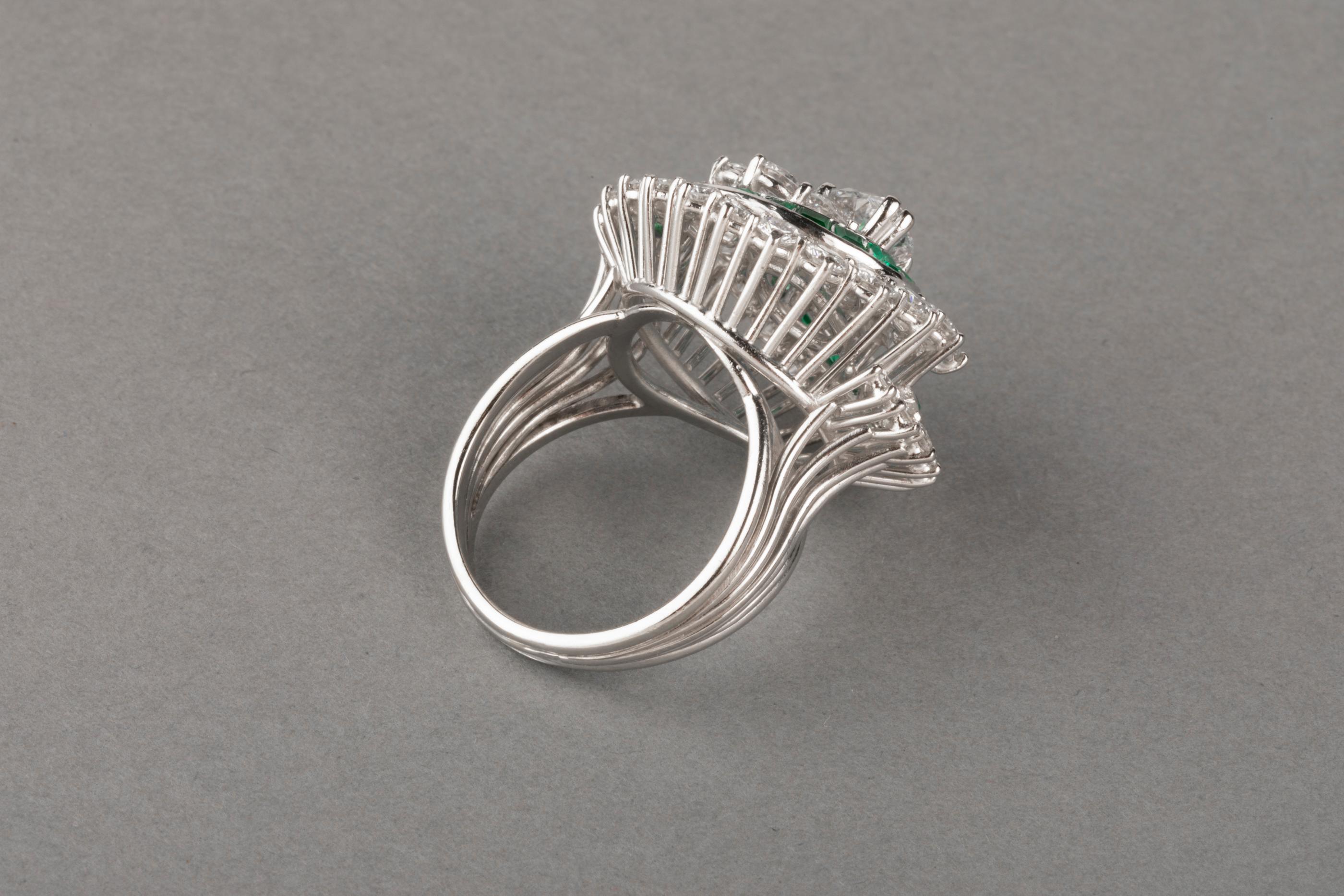 Certified 1.24 Carat Dvs2 Diamond and Emeralds French Cocktail Ring For Sale 4