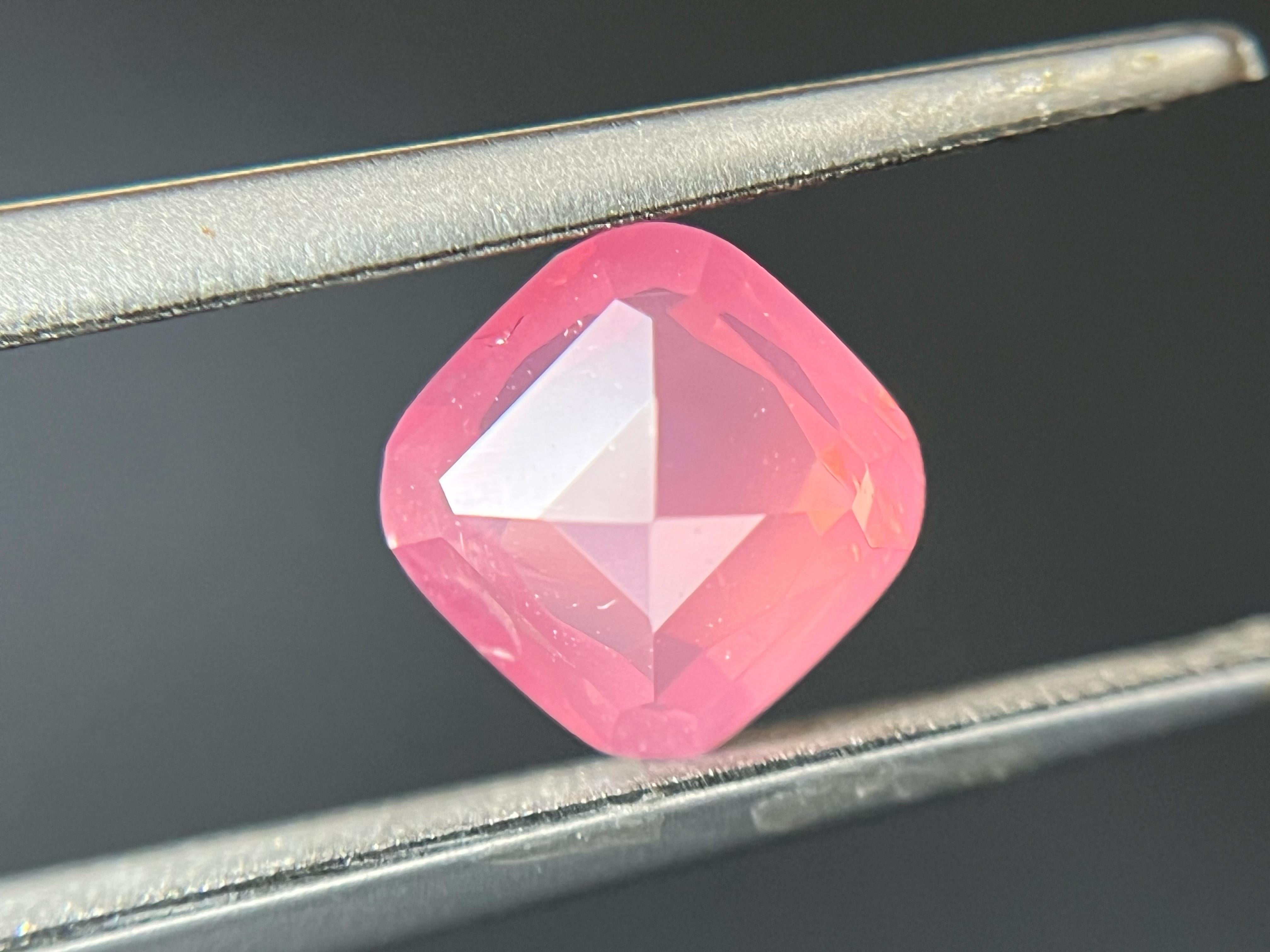 Certified 1.24 Carat Natural Tanzania Orange Pink Mahenge Spinel In New Condition In Kowloon, HK