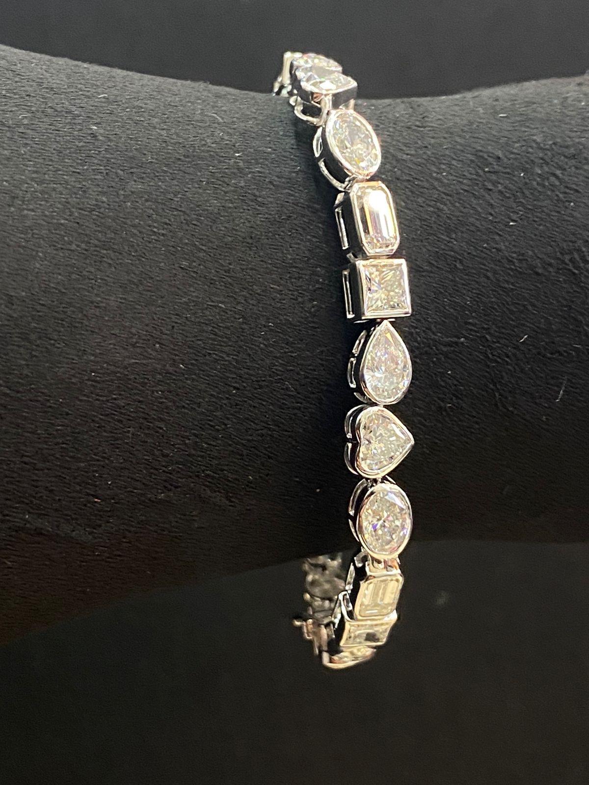 Certified 12.50 Carats Natural Diamonds Tennis Bracelet  In New Condition For Sale In Massafra, IT