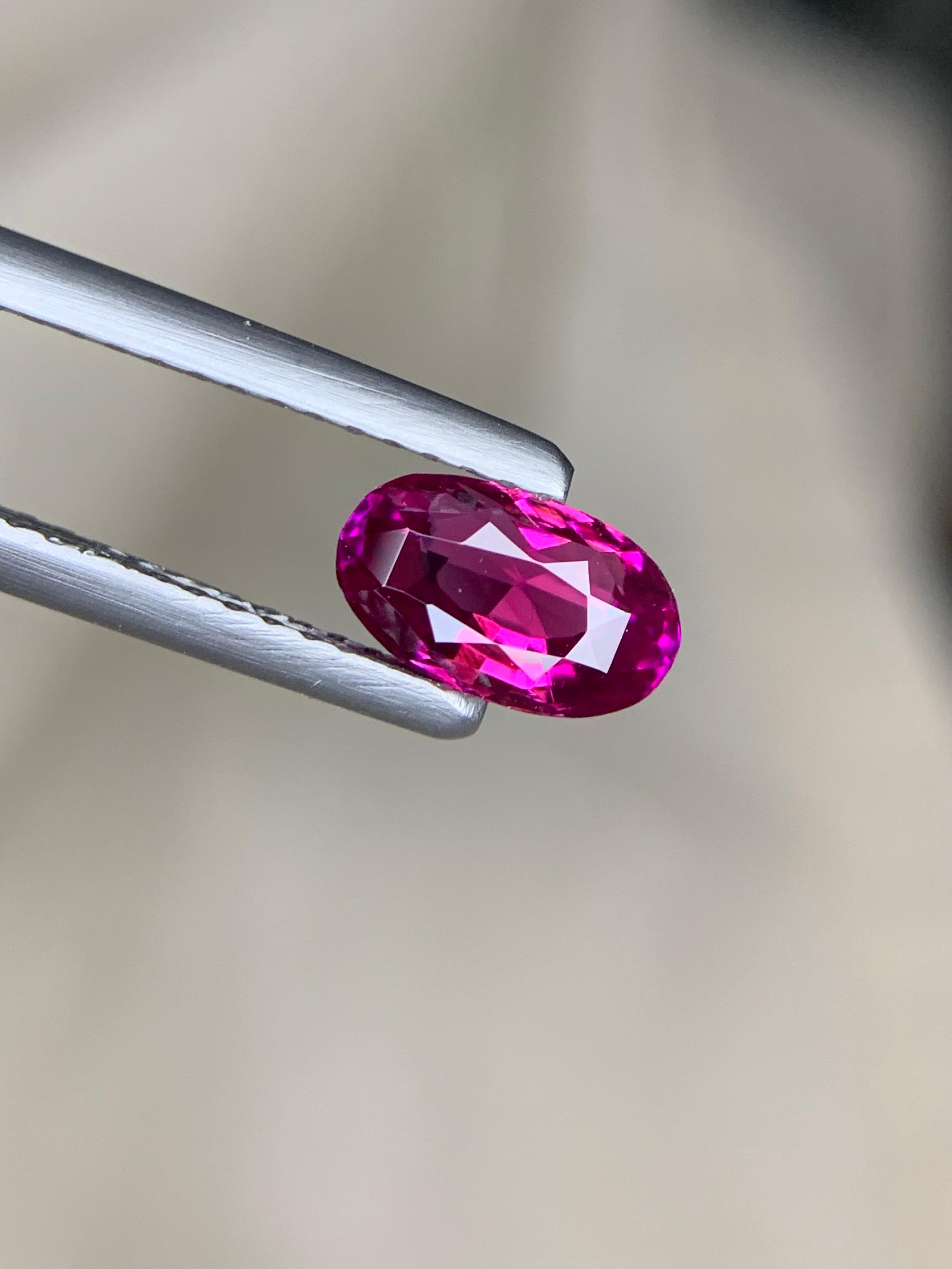 Taille ovale Certified 1.26 Carat Natural Loose Ruby Oval Shape Gemstone (pierre précieuse de forme ovale) en vente