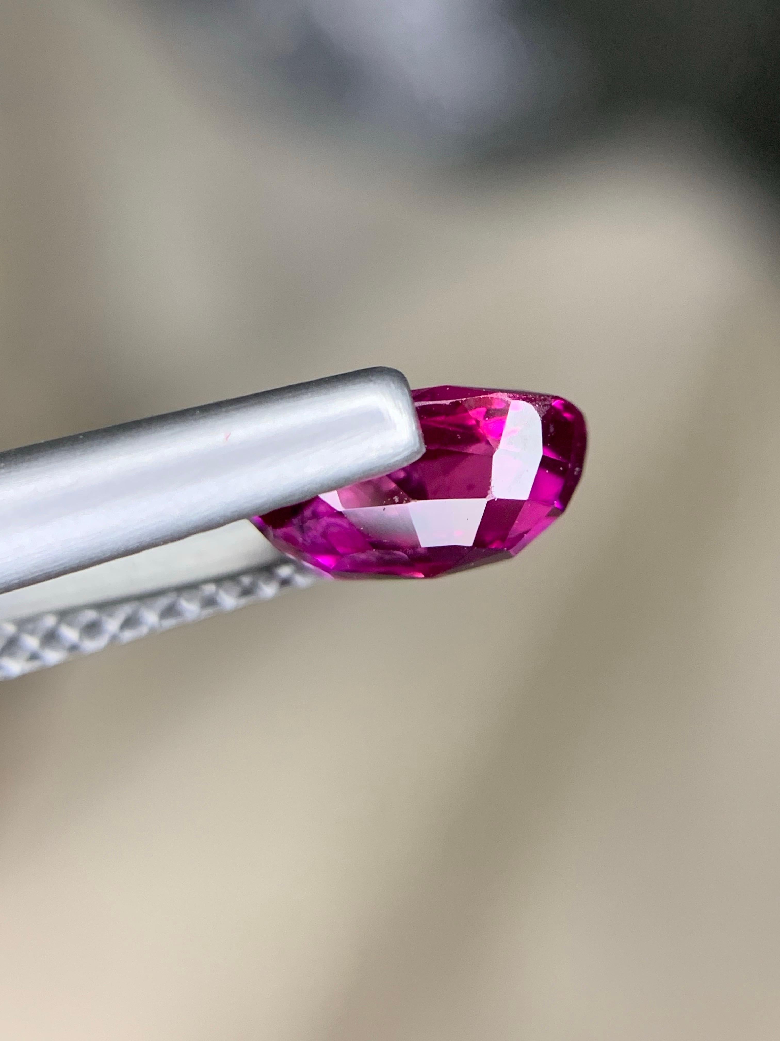 Certified 1.26 Carat Natural Loose Ruby Oval Shape Gemstone (pierre précieuse de forme ovale) Neuf - En vente à Peshawar, PK