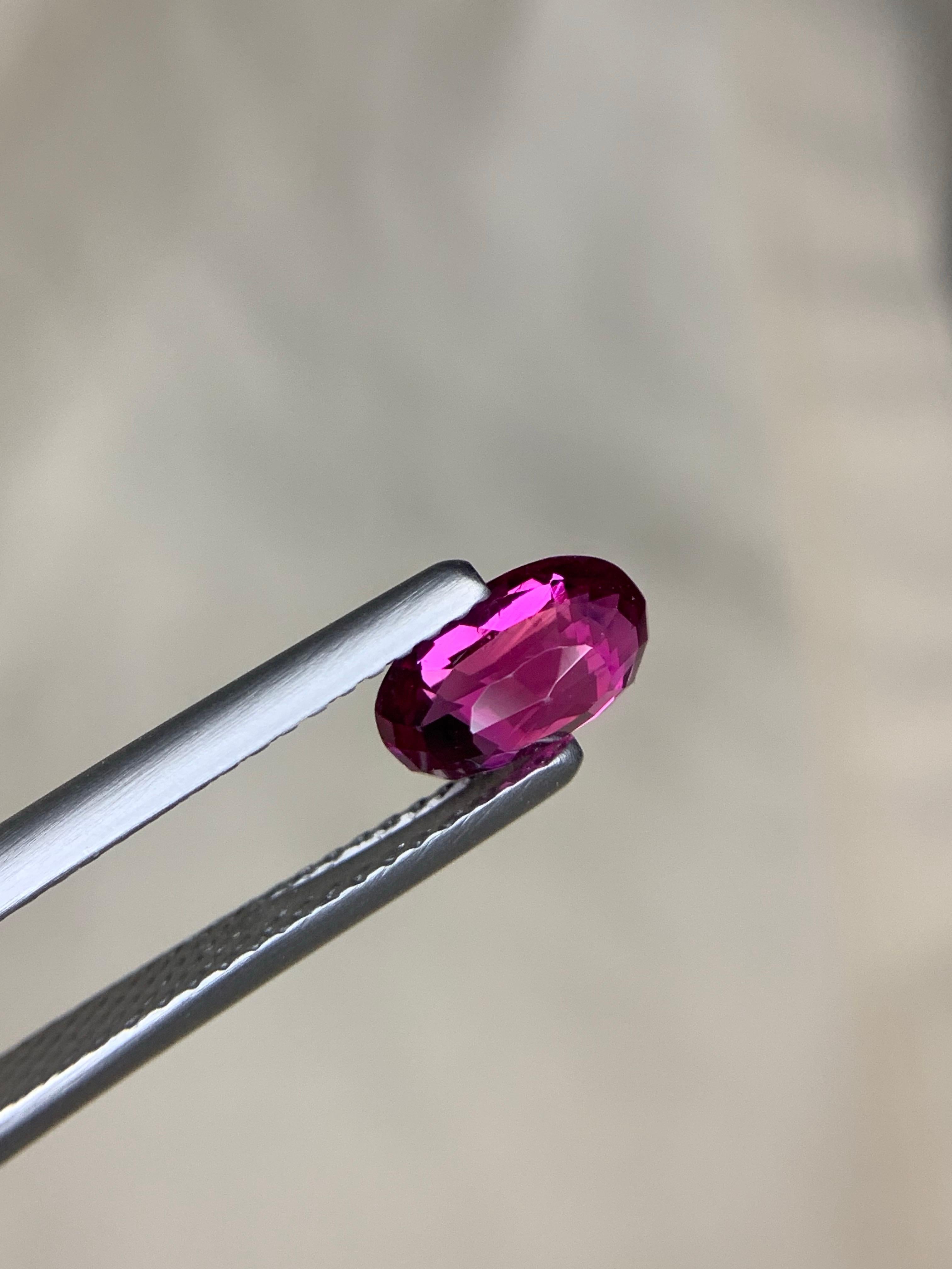 Certified 1.26 Carat Natural Loose Ruby Oval Shape Gemstone (pierre précieuse de forme ovale) Unisexe en vente