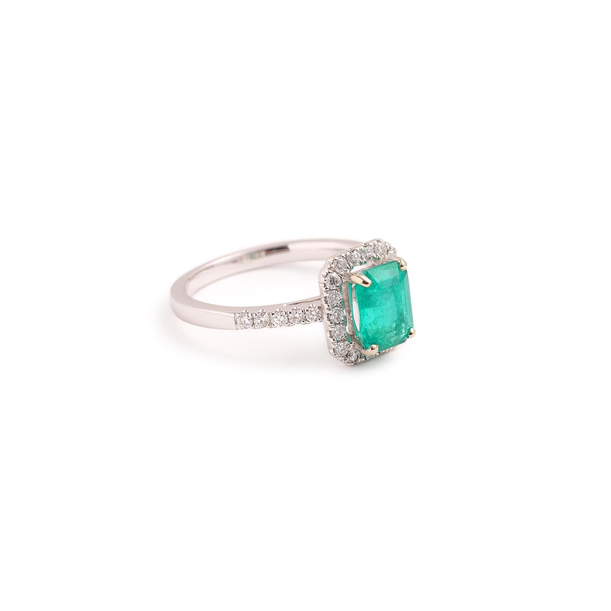 Elegant 18 carats white gold ring set with a 1.27 carats Colombian emerald and diamonds.

The emerald is certified by GEM Paris Lab

Weight of the emerald: 1.27 carats

Total diamond weight: 0.33 carats

Finger size: 53 (US size: 6 1/4)

Ring's