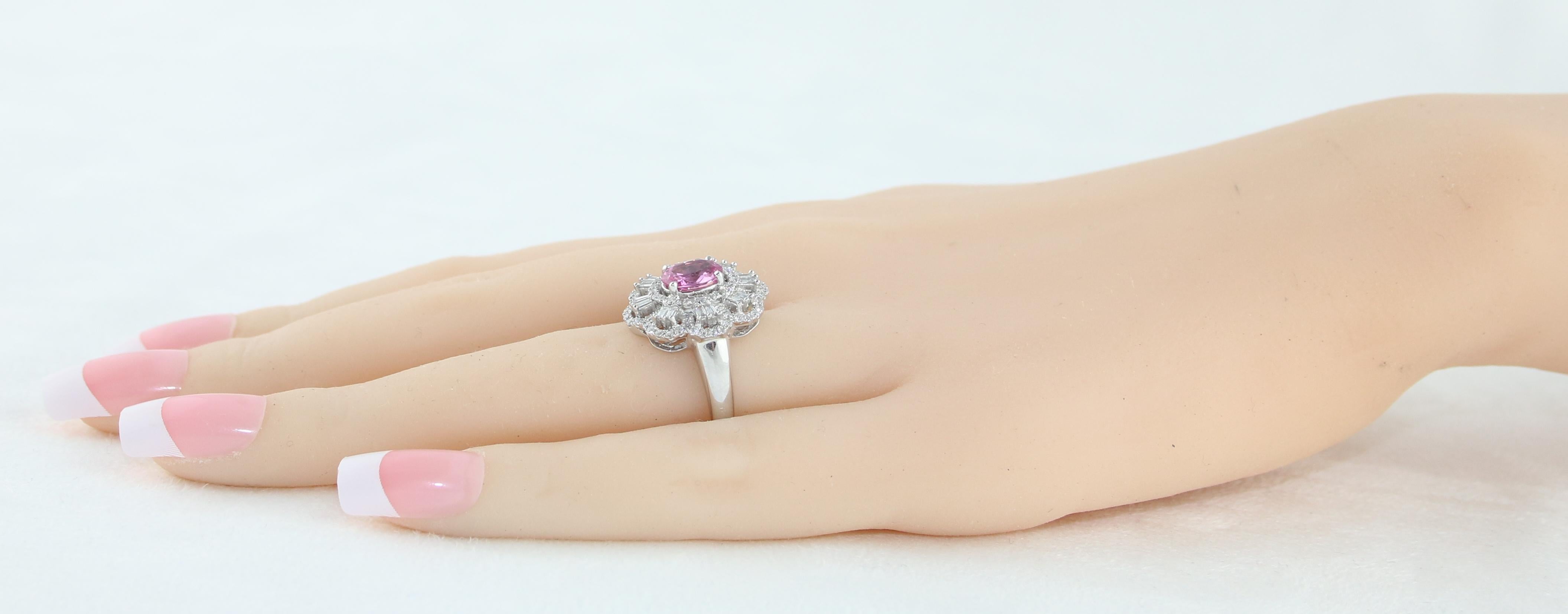 Goldring mit zertifiziertem 1,27 Karat ovalem rosa Saphir und Diamant im Angebot 1