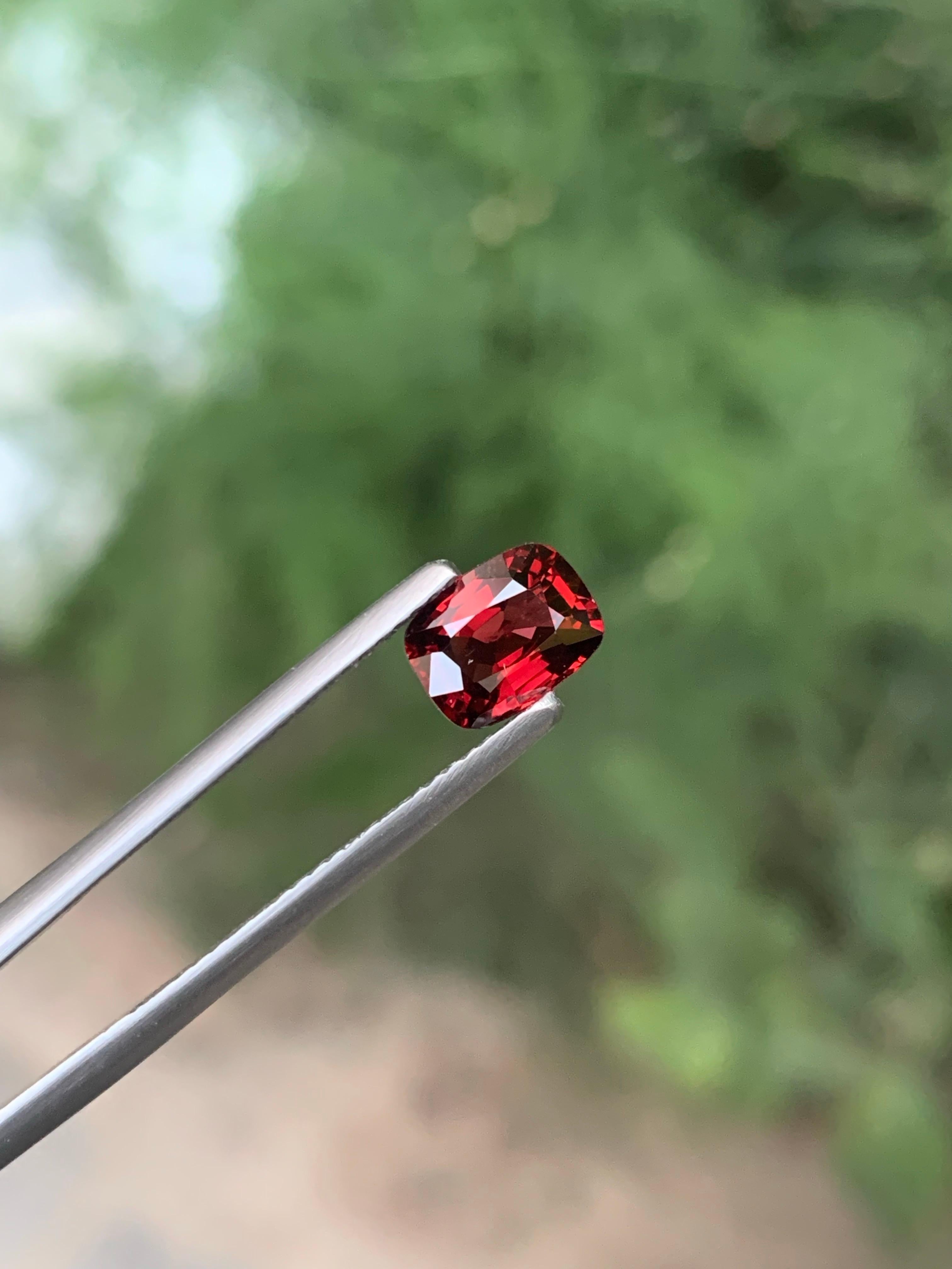 Spinello sfaccettato

Peso: 1,29 carati
Dimensioni: 7,28 x 5,51 x 3,70 mm
Colore: Rosso arancio
Forma: Cuscino
Origine: Tanzania
Trattamento: Nessuno
Certificato: Certificato AIG disponibile

Lo spinello è una gemma affascinante, apprezzata per i