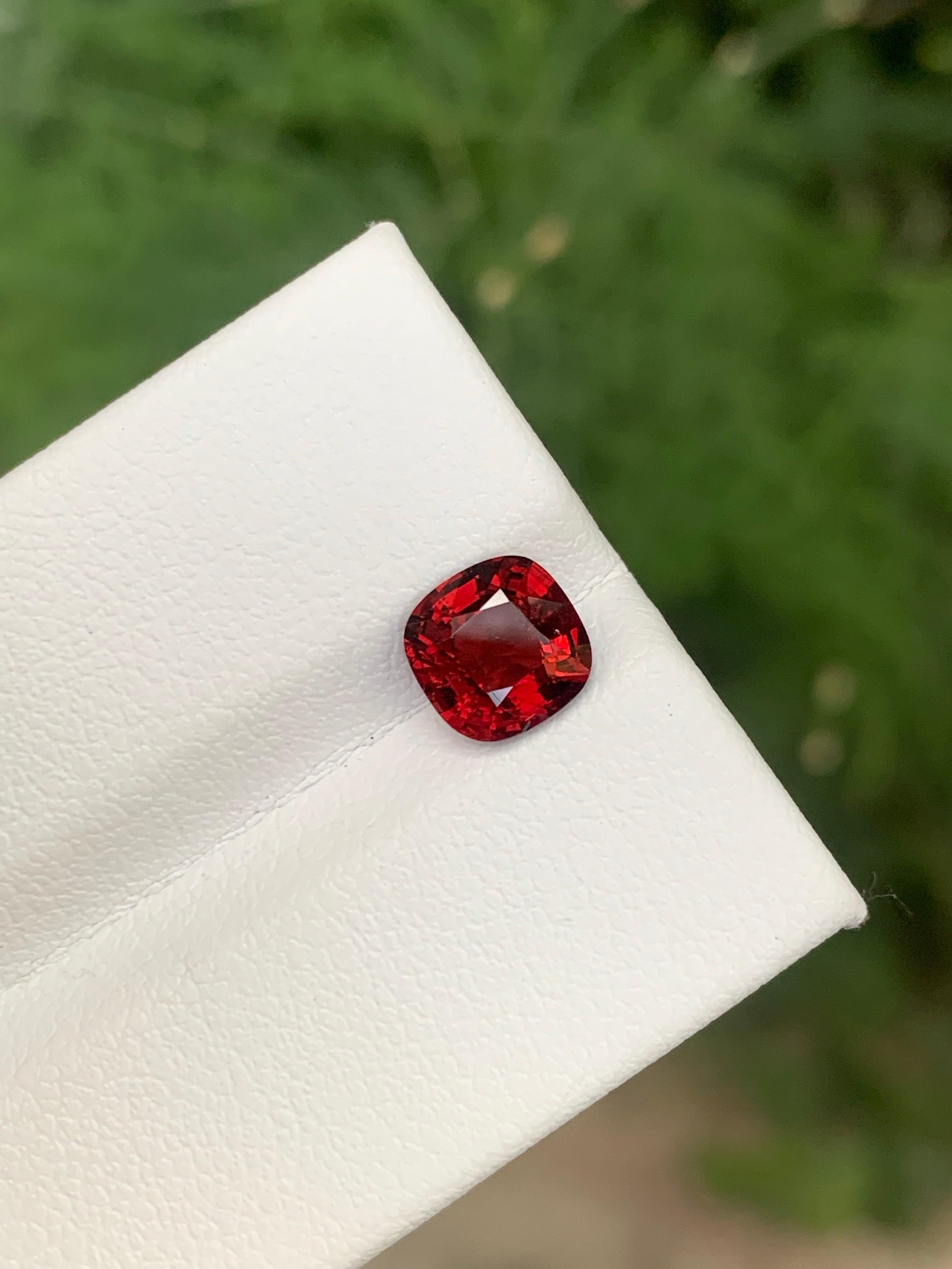 Arts and Crafts Gemma certificata da 1,29 carati di spinello rosso naturale sfuso con taglio a cuscino in vendita