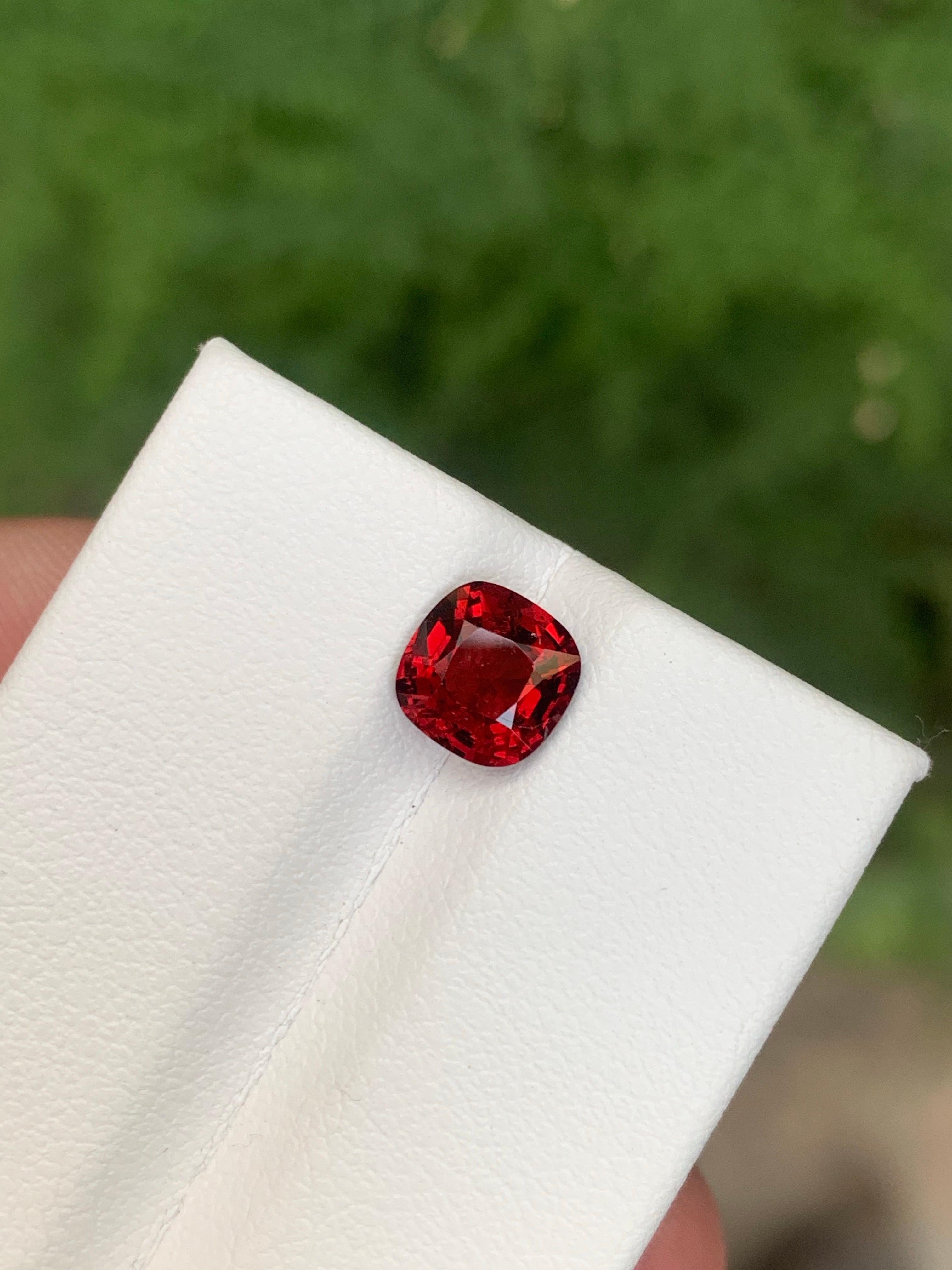 Taglio cuscino Gemma certificata da 1,29 carati di spinello rosso naturale sfuso con taglio a cuscino in vendita