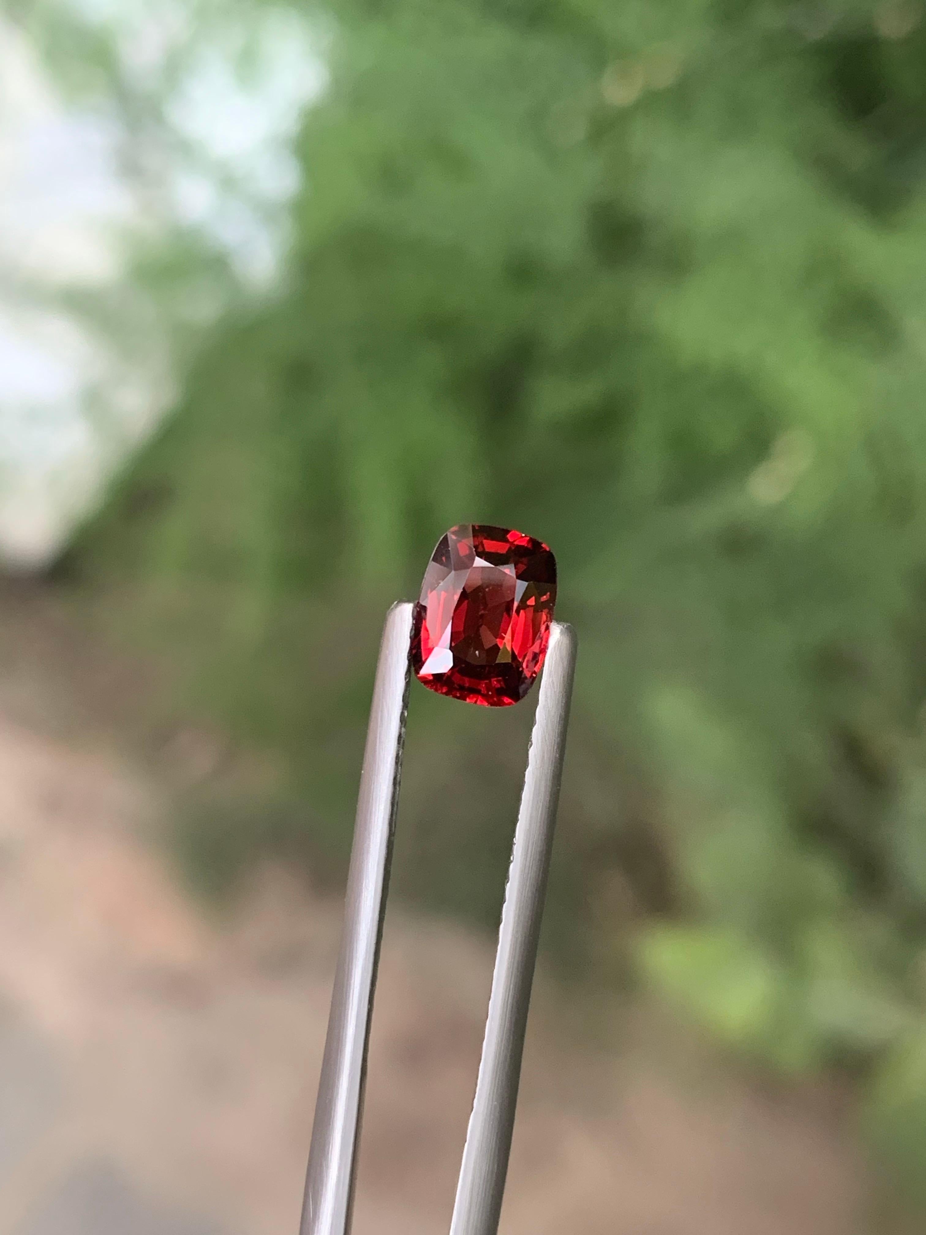 Taglio cuscino Gemma certificata da 1,29 carati di spinello rosso naturale sfuso con taglio a cuscino in vendita