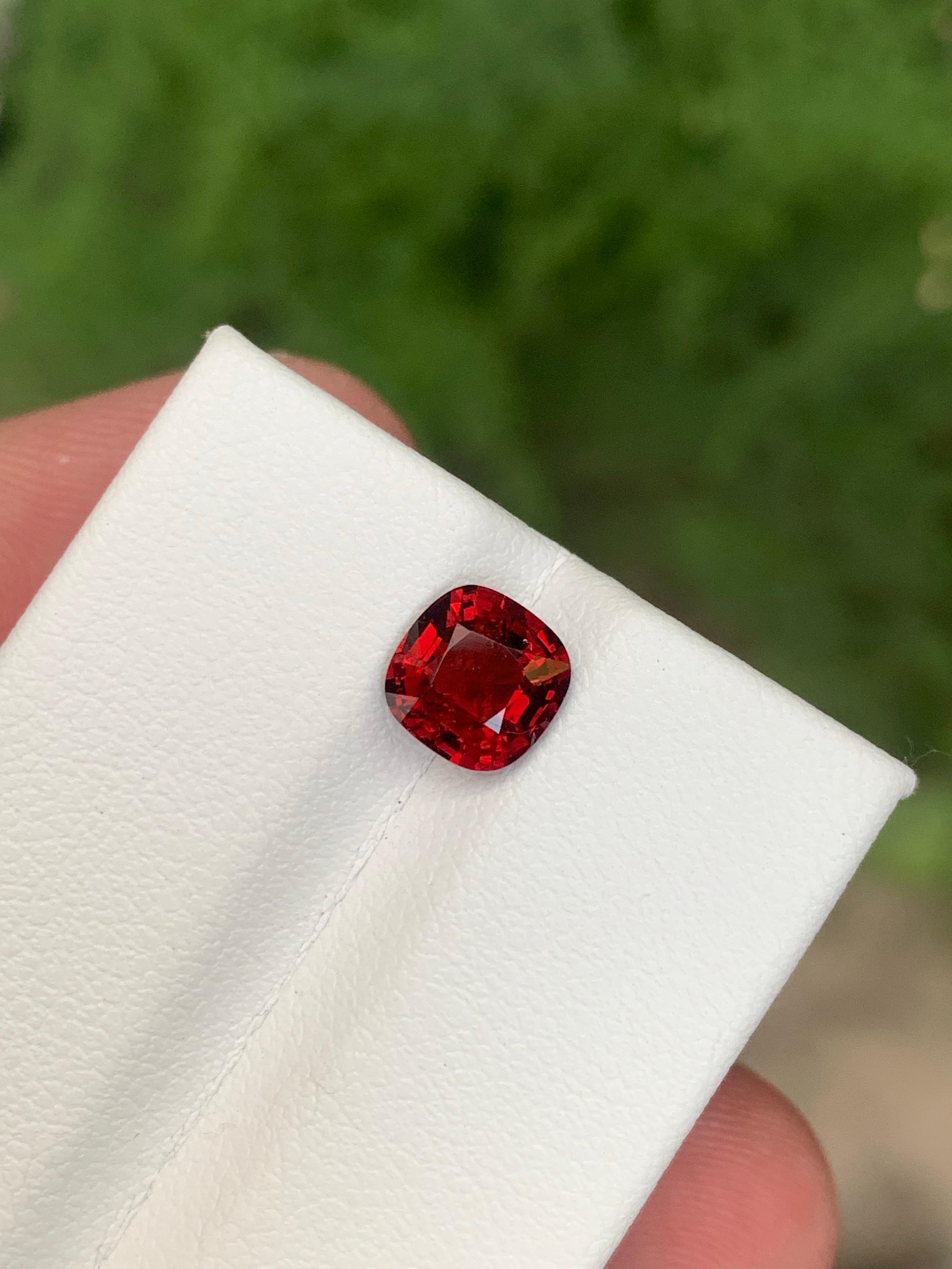 Gemma certificata da 1,29 carati di spinello rosso naturale sfuso con taglio a cuscino in vendita 1