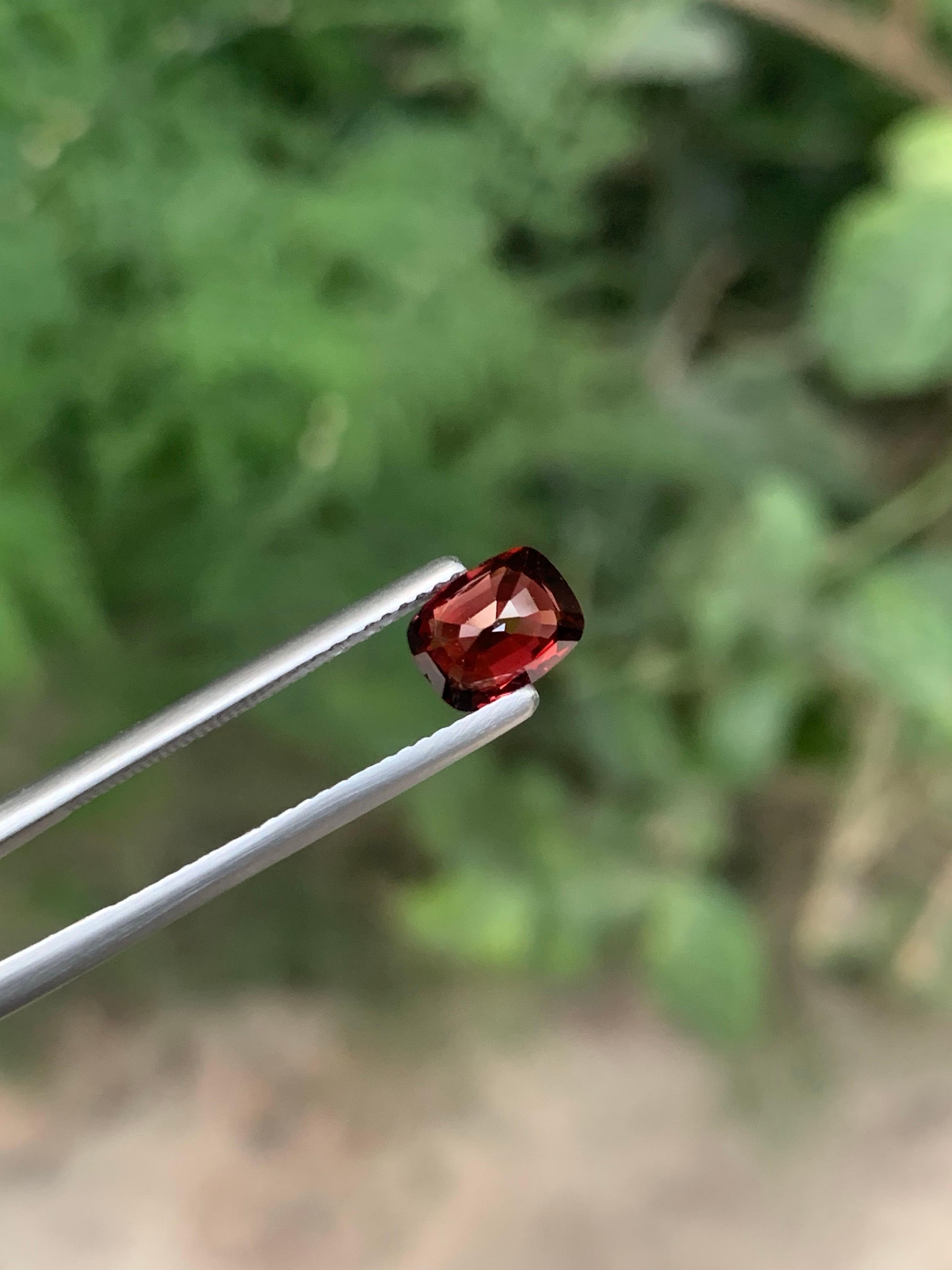 Gemma certificata da 1,29 carati di spinello rosso naturale sfuso con taglio a cuscino in vendita 1