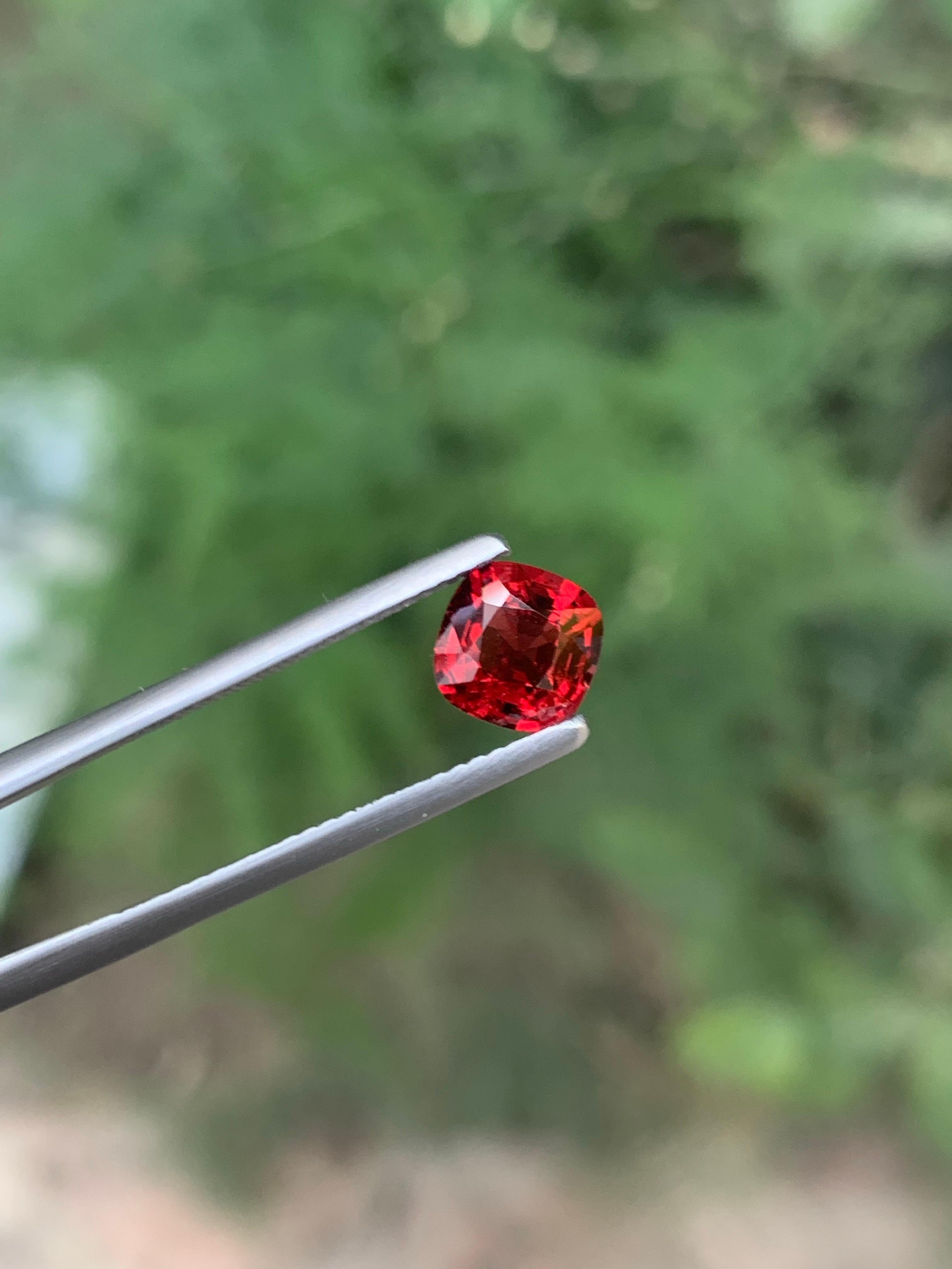 Gemma certificata da 1,29 carati di spinello rosso naturale sfuso con taglio a cuscino in vendita 2
