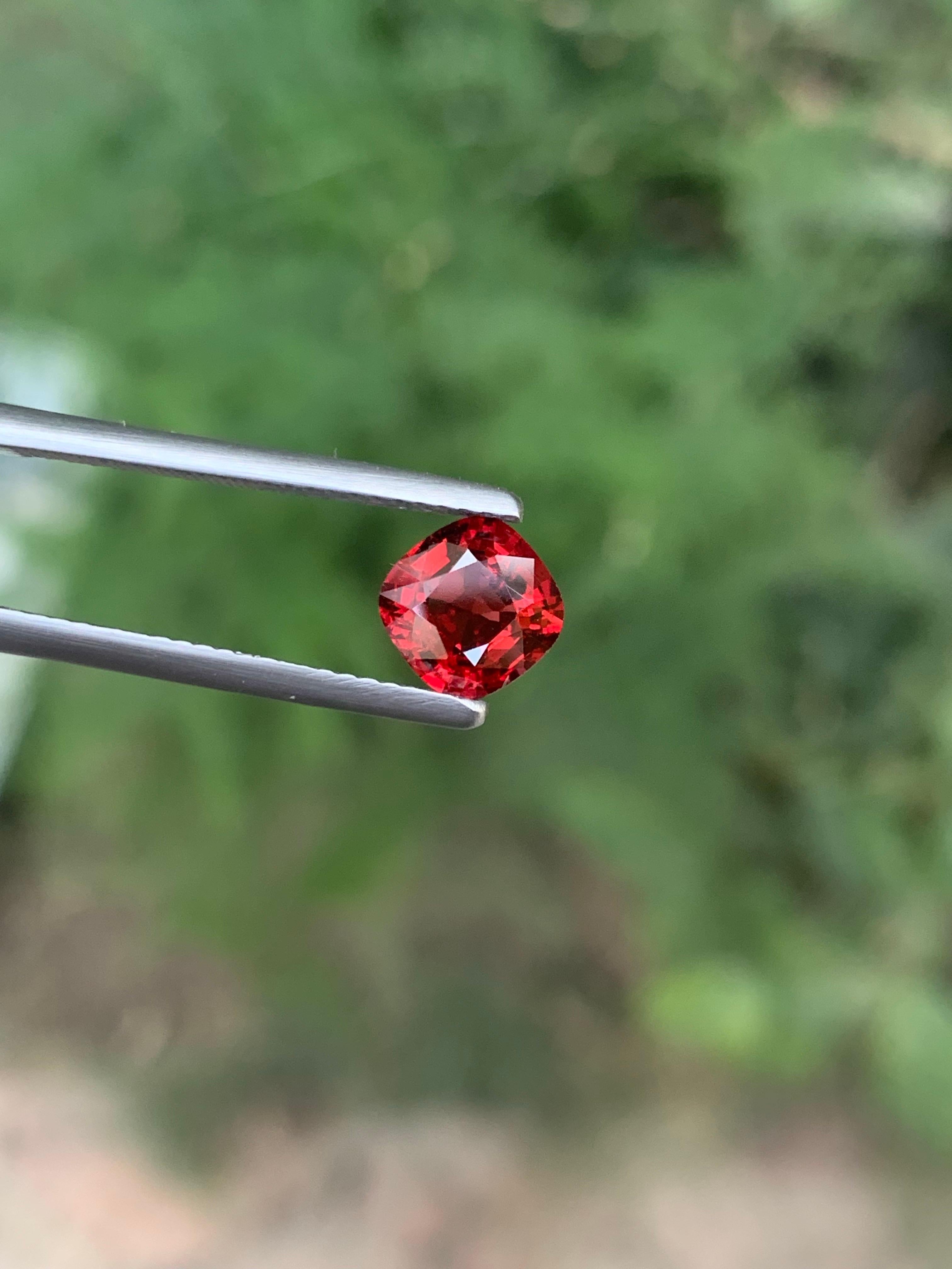 Gemma certificata da 1,29 carati di spinello rosso naturale sfuso con taglio a cuscino in vendita 3