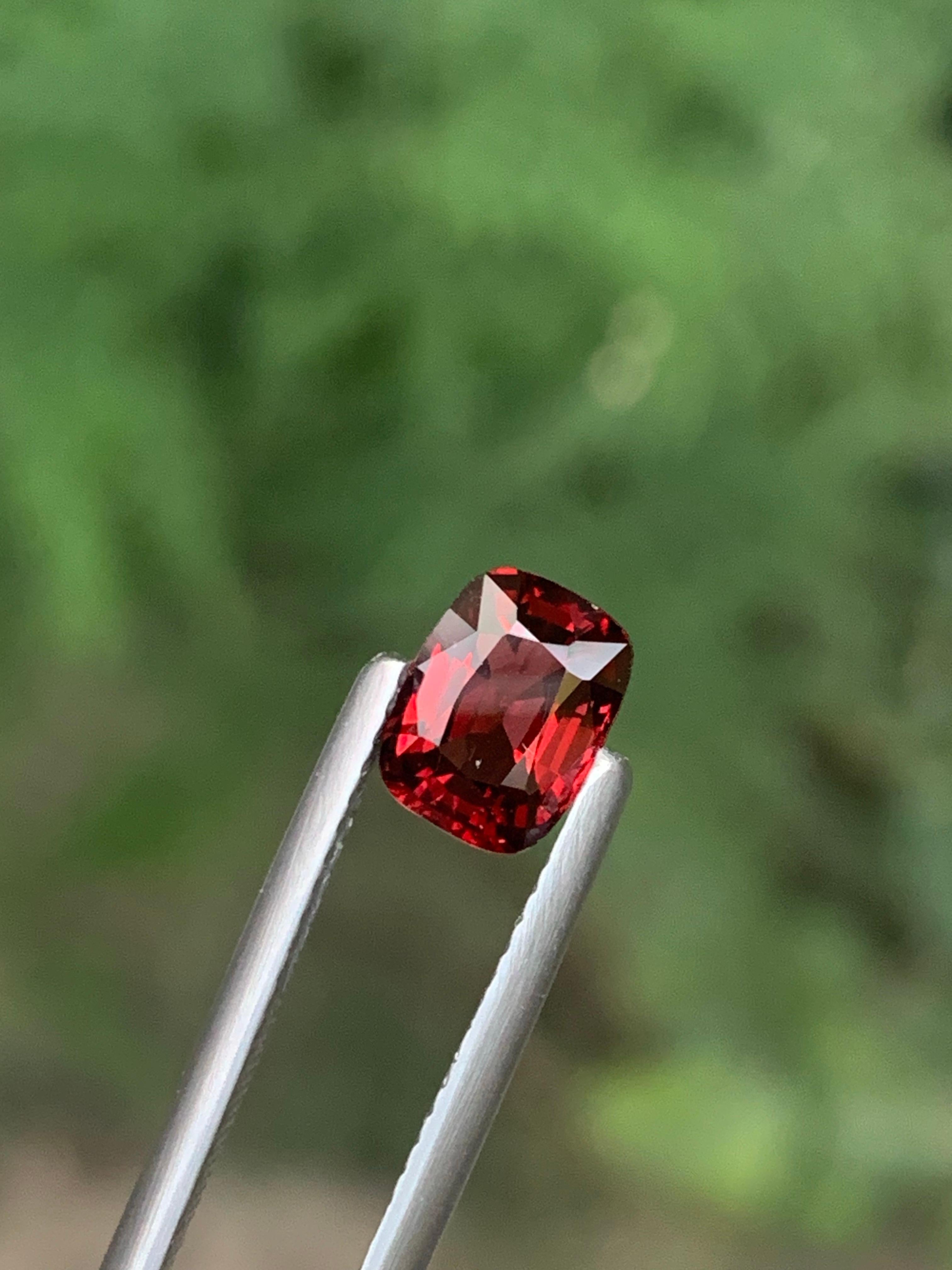 Gemma certificata da 1,29 carati di spinello rosso naturale sfuso con taglio a cuscino in vendita 3