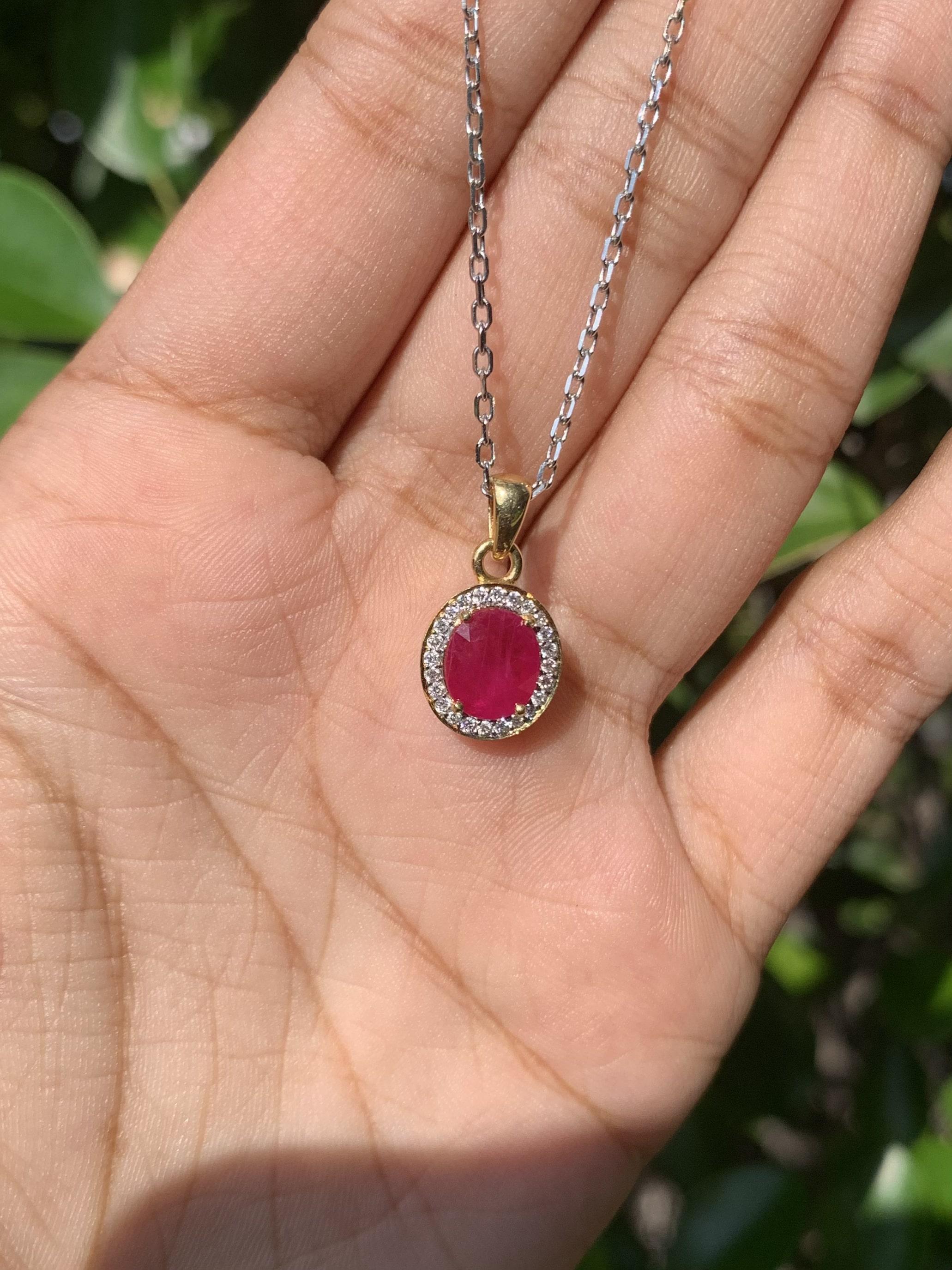 Certified Burma Ruby 1.29 Ct Halo Diamonds Pendant in 18K Gold In New Condition For Sale In Bangkok, TH
