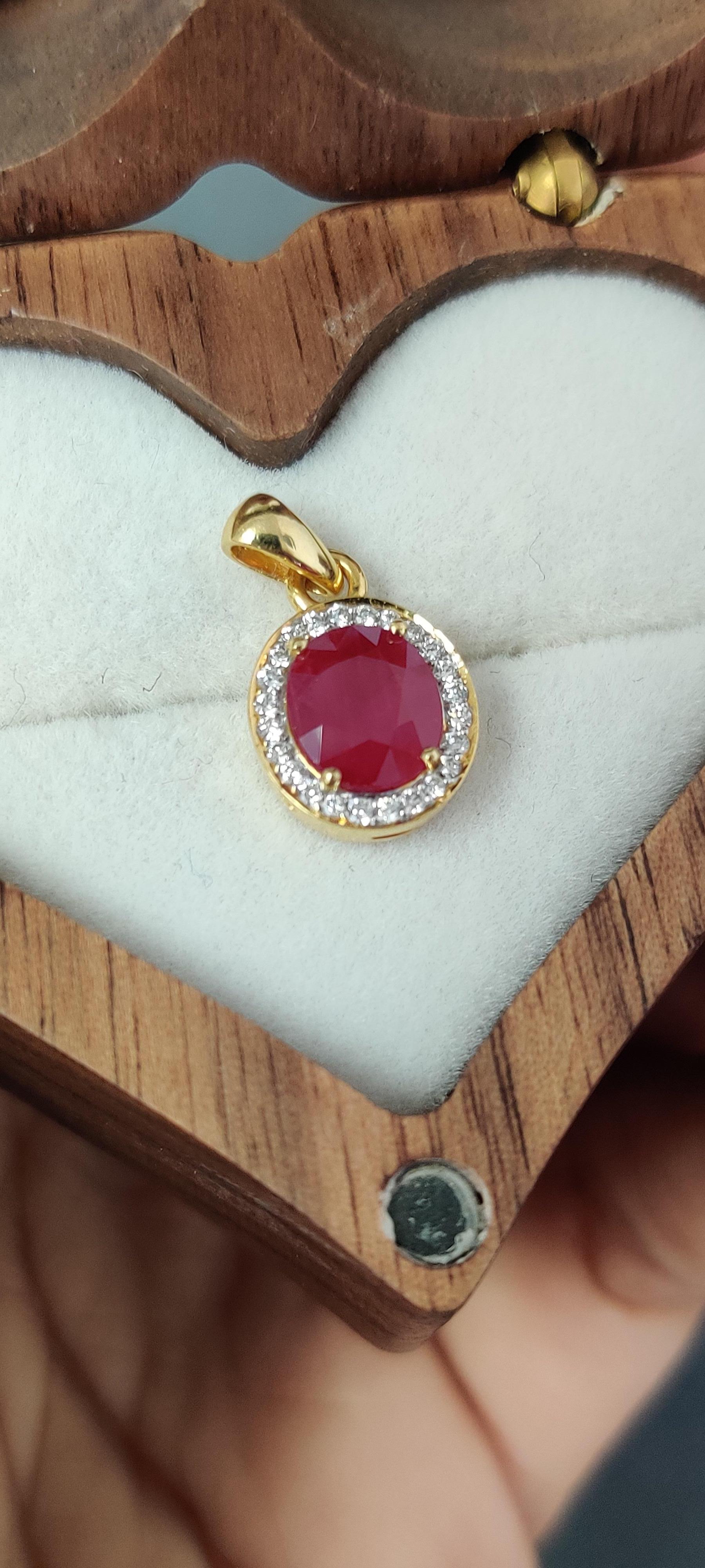 Certified Burma Ruby 1.29 Ct Halo Diamonds Pendant in 18K Gold For Sale 5