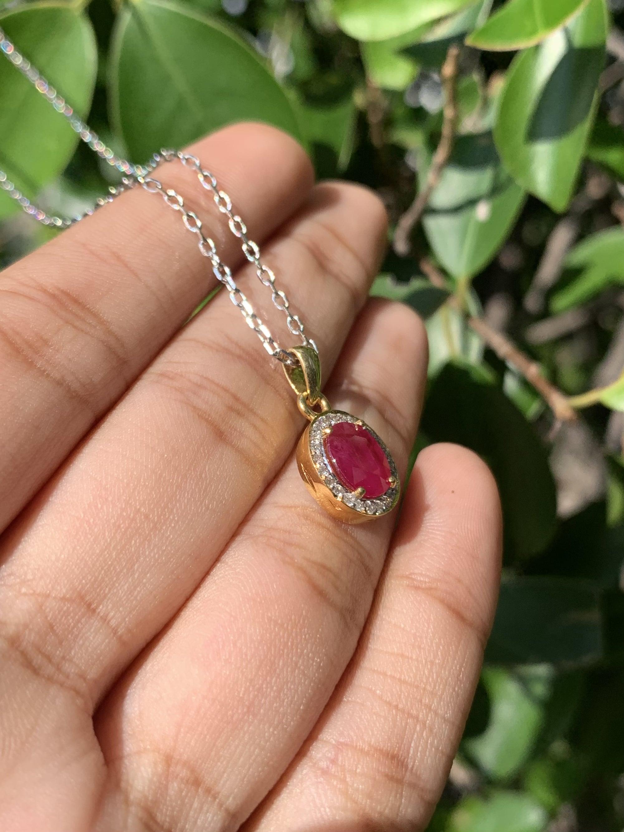 Zertifizierter Burma-Rubin-Anhänger mit 1,29 Karat Halo-Diamanten aus 18 Karat Gold 2