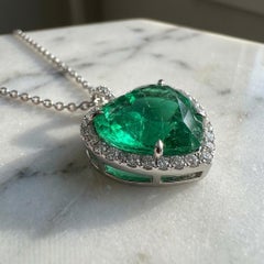 Certified 13.00 Carat Minor Oil Emerald Diamond Heart Pendant Necklace in 18K