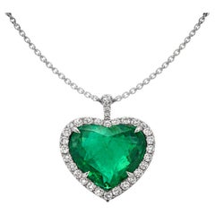 Certified 13.00 Carat Minor Oil Emerald Diamond Heart Pendant Necklace in 18K