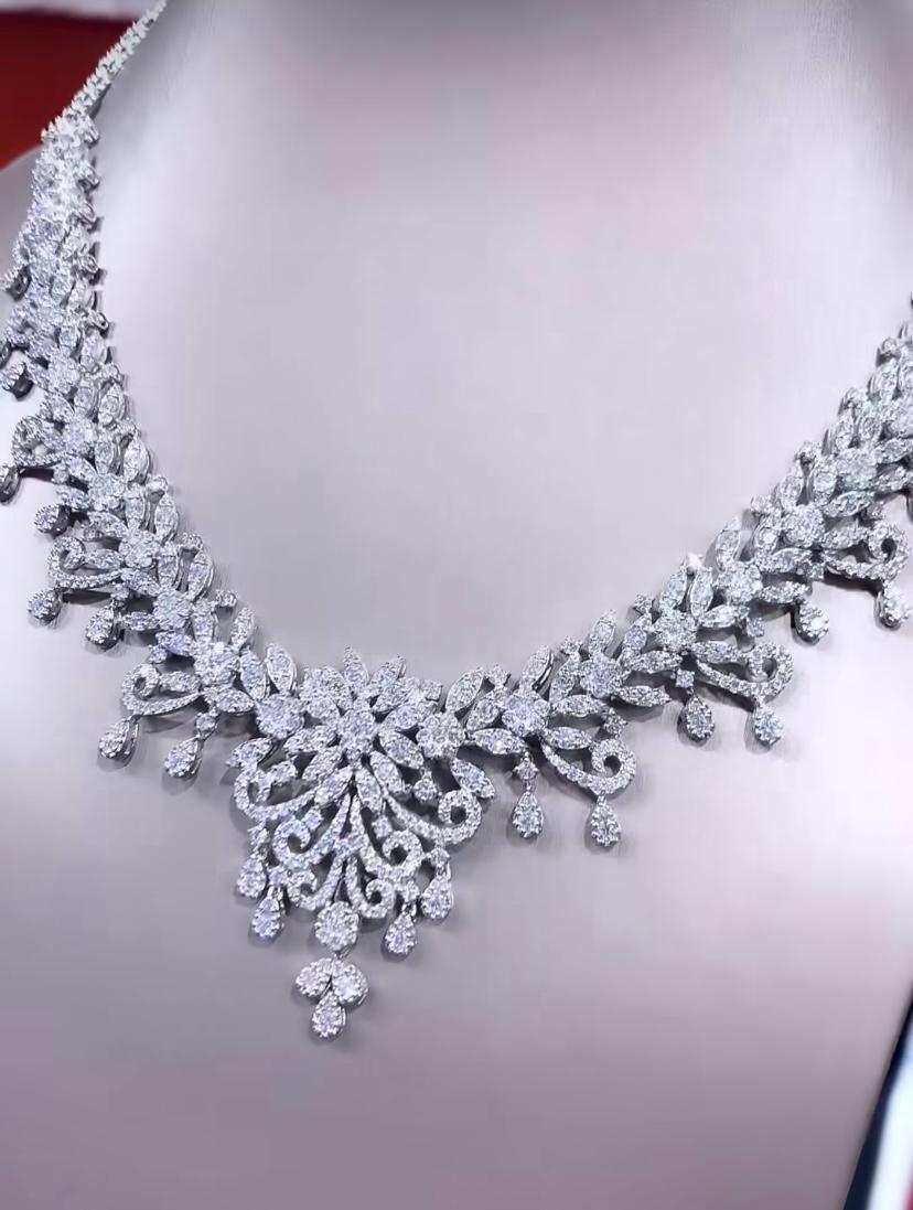 Certified 13.20 Carats  Natural Diamonds 18K Gold Necklace For Sale 1
